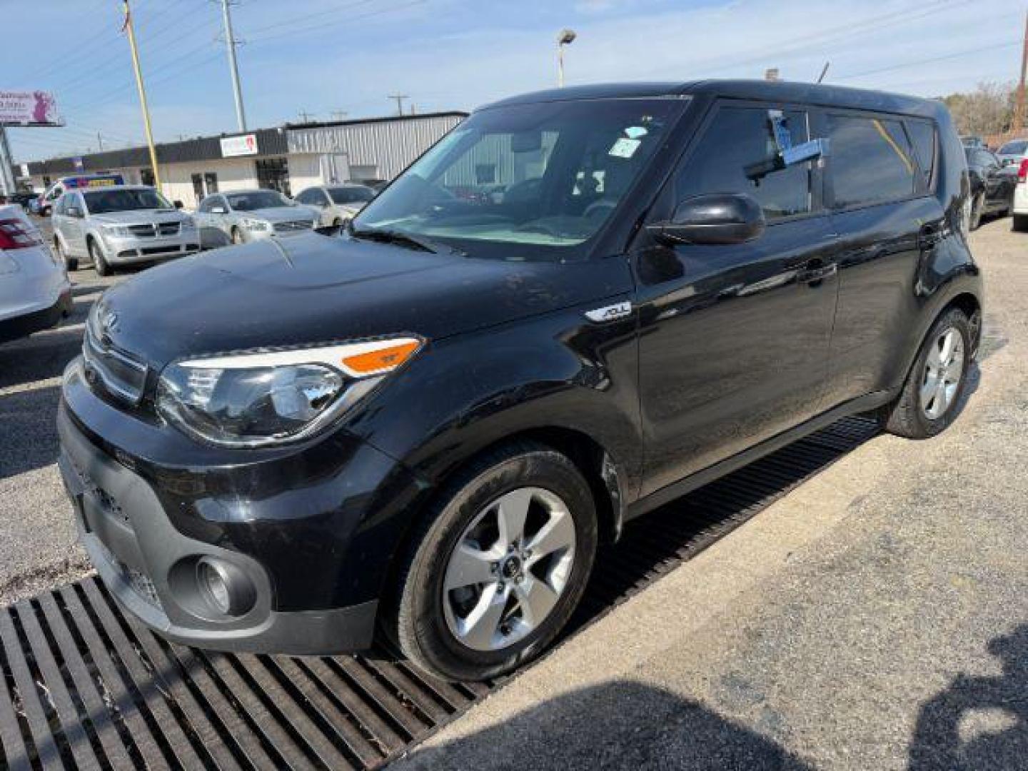 2017 BLACK Kia Soul Base 6A (KNDJN2A2XH7) with an 1.6L L4 DOHC 16V engine, 6-Speed Automatic transmission, located at 2715 W Pioneer Pkwy, Arlington, TX, 76013, (817) 265-9009, 32.710262, -97.153236 - Photo#3