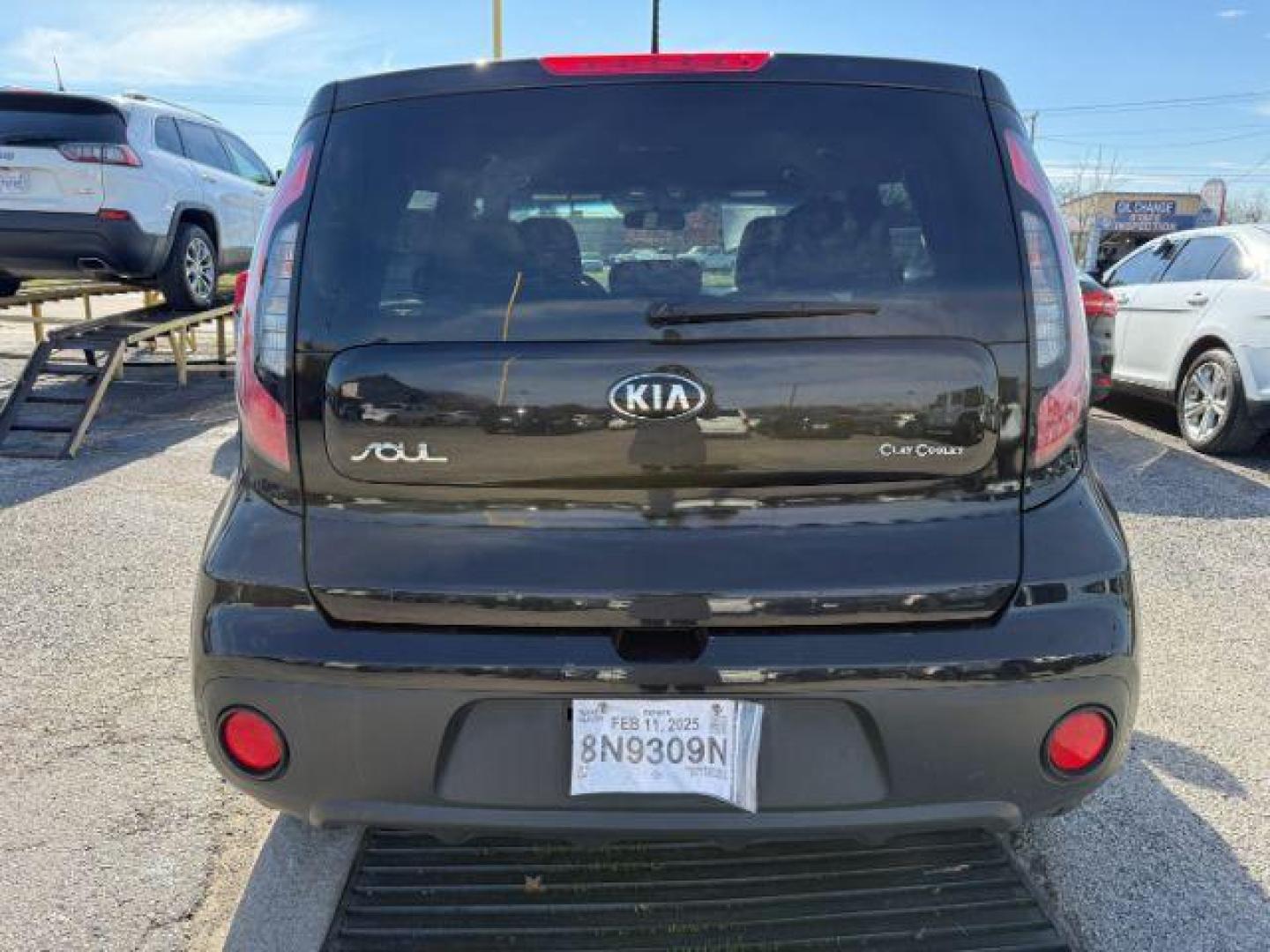 2017 BLACK Kia Soul Base 6A (KNDJN2A2XH7) with an 1.6L L4 DOHC 16V engine, 6-Speed Automatic transmission, located at 2715 W Pioneer Pkwy, Arlington, TX, 76013, (817) 265-9009, 32.710262, -97.153236 - Photo#7