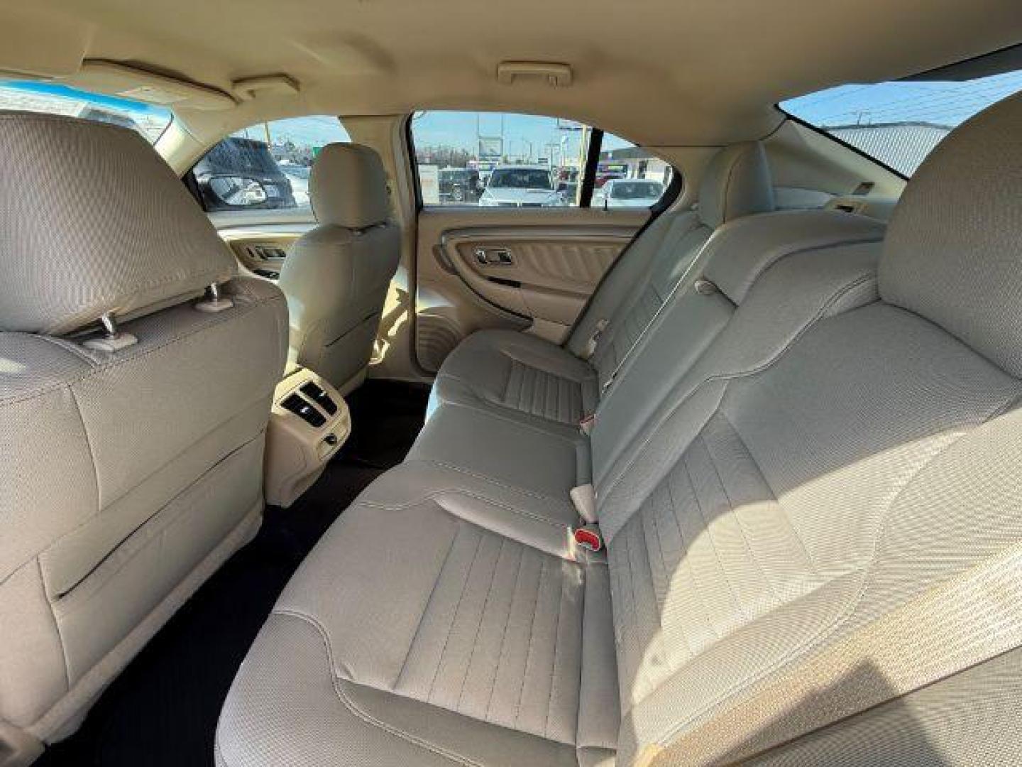 2017 WHITE Ford Taurus SE FWD (1FAHP2D88HG) with an 3.5L V6 DOHC 24V engine, 6-Speed Automatic transmission, located at 2715 W Pioneer Pkwy, Arlington, TX, 76013, (817) 265-9009, 32.710262, -97.153236 - Photo#11