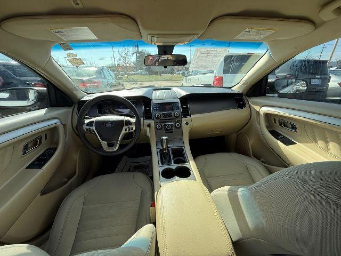 2017 WHITE Ford Taurus SE FWD (1FAHP2D88HG) with an 3.5L V6 DOHC 24V engine, 6-Speed Automatic transmission, located at 2715 W Pioneer Pkwy, Arlington, TX, 76013, (817) 265-9009, 32.710262, -97.153236 - Photo#12