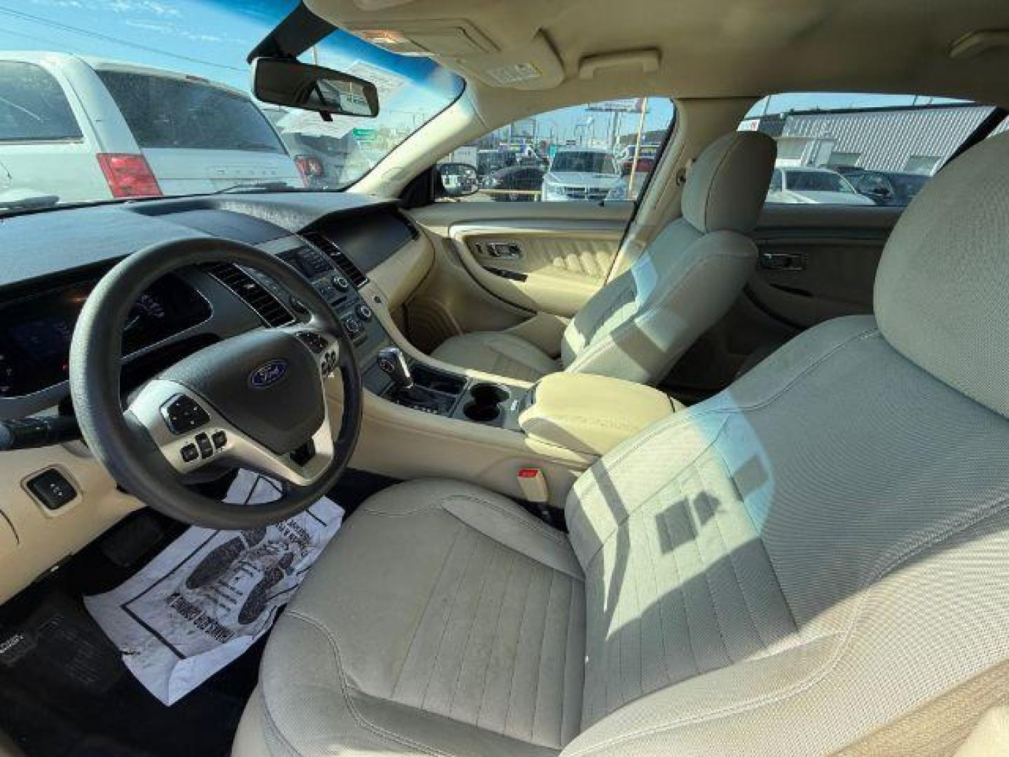 2017 WHITE Ford Taurus SE FWD (1FAHP2D88HG) with an 3.5L V6 DOHC 24V engine, 6-Speed Automatic transmission, located at 2715 W Pioneer Pkwy, Arlington, TX, 76013, (817) 265-9009, 32.710262, -97.153236 - Photo#13