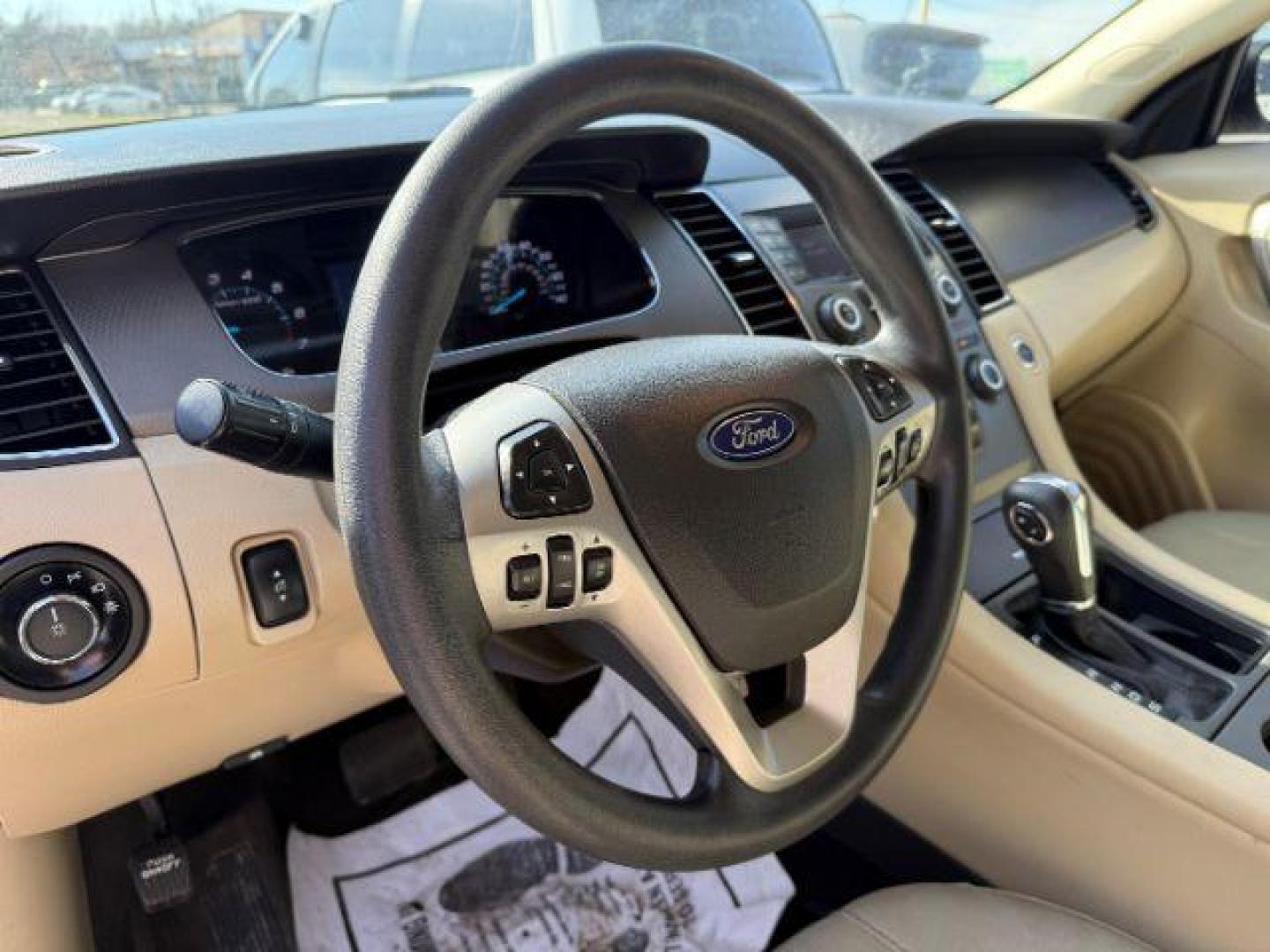 2017 WHITE Ford Taurus SE FWD (1FAHP2D88HG) with an 3.5L V6 DOHC 24V engine, 6-Speed Automatic transmission, located at 2715 W Pioneer Pkwy, Arlington, TX, 76013, (817) 265-9009, 32.710262, -97.153236 - Photo#14