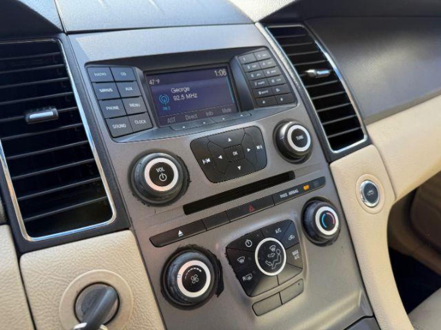 2017 WHITE Ford Taurus SE FWD (1FAHP2D88HG) with an 3.5L V6 DOHC 24V engine, 6-Speed Automatic transmission, located at 2715 W Pioneer Pkwy, Arlington, TX, 76013, (817) 265-9009, 32.710262, -97.153236 - Photo#16