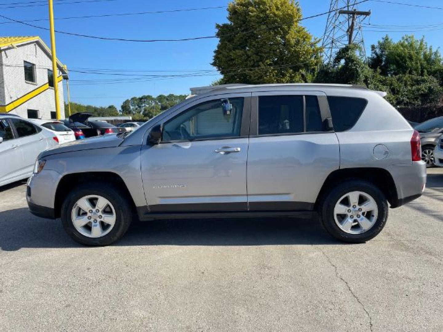 2015 SILVER Jeep Compass Sport FWD (1C4NJCBA2FD) with an 2.0L L4 DOHC 16V engine, located at 2715 W Pioneer Pkwy, Arlington, TX, 76013, (817) 265-9009, 32.710262, -97.153236- Photo#1