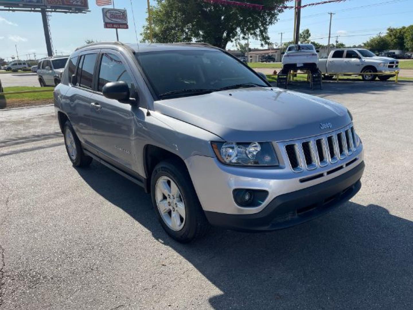 2015 SILVER Jeep Compass Sport FWD (1C4NJCBA2FD) with an 2.0L L4 DOHC 16V engine, located at 2715 W Pioneer Pkwy, Arlington, TX, 76013, (817) 265-9009, 32.710262, -97.153236- Photo#4