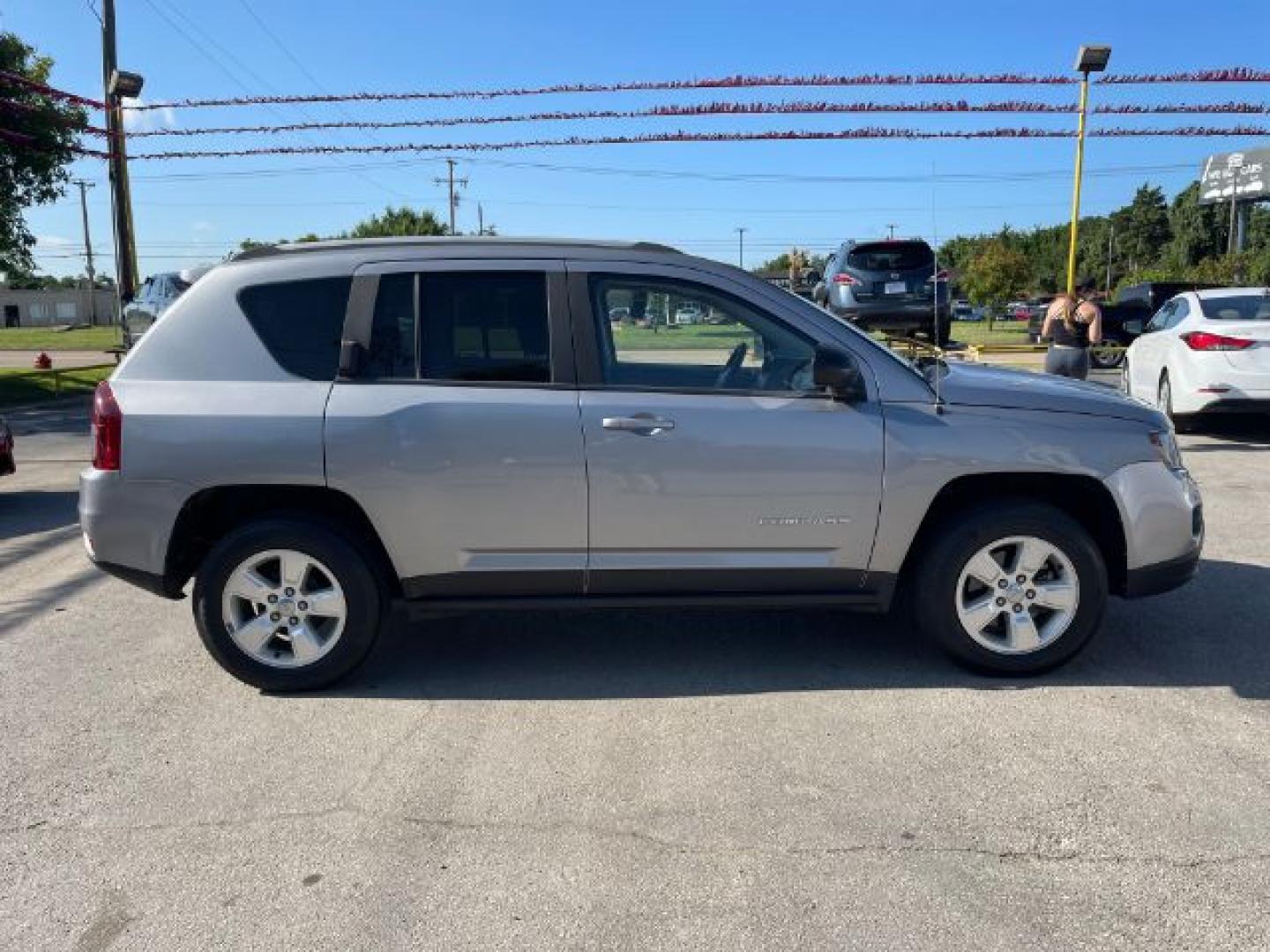 2015 SILVER Jeep Compass Sport FWD (1C4NJCBA2FD) with an 2.0L L4 DOHC 16V engine, located at 2715 W Pioneer Pkwy, Arlington, TX, 76013, (817) 265-9009, 32.710262, -97.153236- Photo#5
