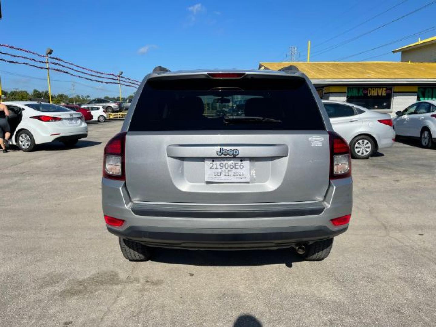 2015 SILVER Jeep Compass Sport FWD (1C4NJCBA2FD) with an 2.0L L4 DOHC 16V engine, located at 2715 W Pioneer Pkwy, Arlington, TX, 76013, (817) 265-9009, 32.710262, -97.153236- Photo#7