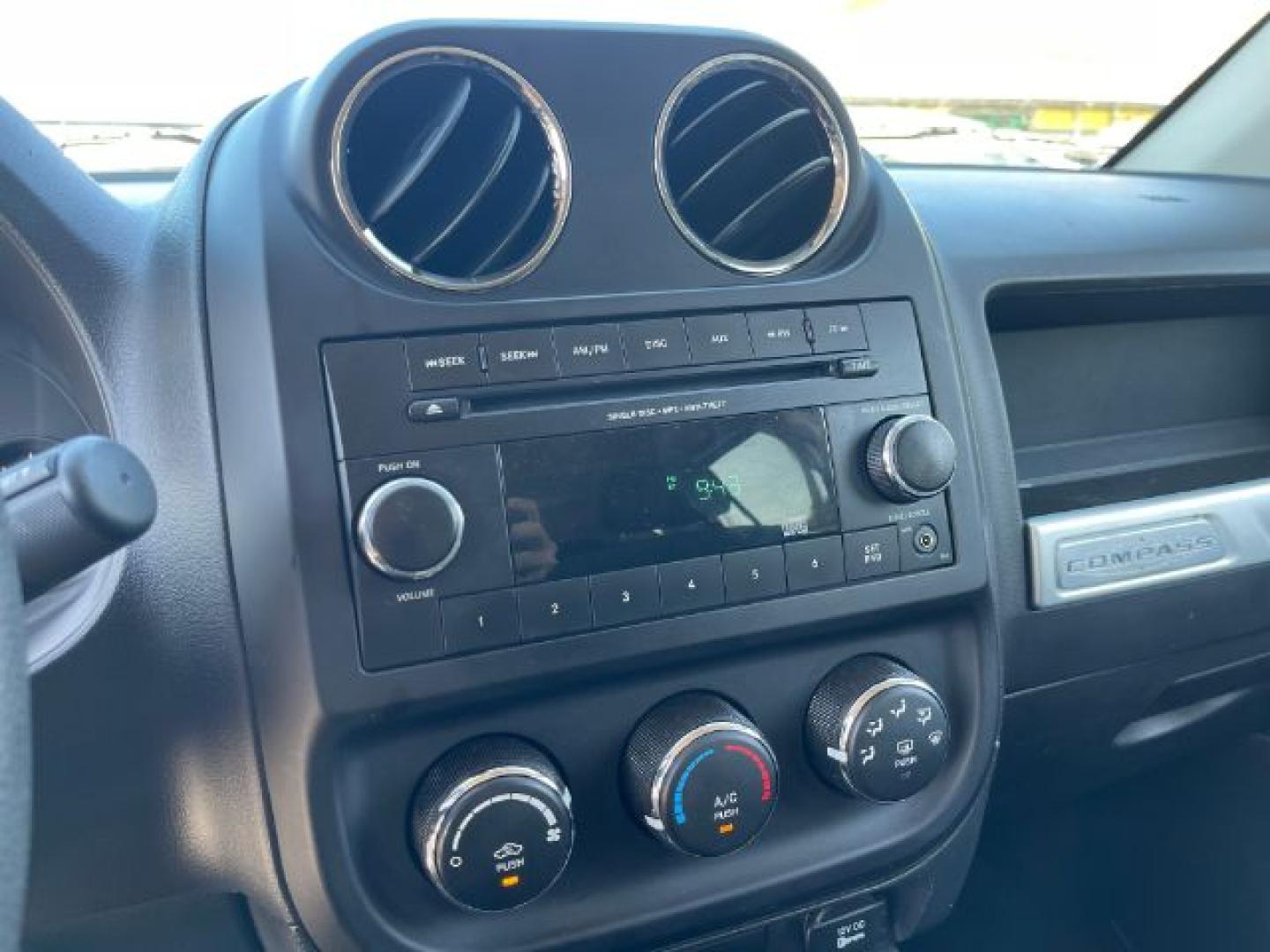 2015 SILVER Jeep Compass Sport FWD (1C4NJCBA2FD) with an 2.0L L4 DOHC 16V engine, located at 2715 W Pioneer Pkwy, Arlington, TX, 76013, (817) 265-9009, 32.710262, -97.153236- Photo#15
