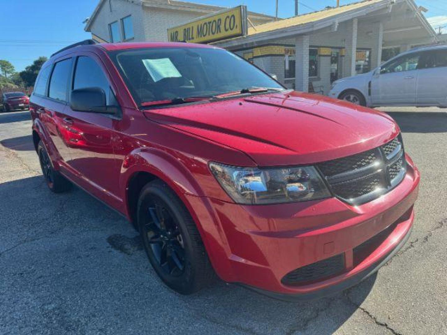 2020 RED Dodge Journey SE Value (3C4PDCAB3LT) with an 2.4L L4 DOHC 16V engine, 6-Speed Automatic transmission, located at 2715 W Pioneer Pkwy, Arlington, TX, 76013, (817) 265-9009, 32.710262, -97.153236 - Photo#4