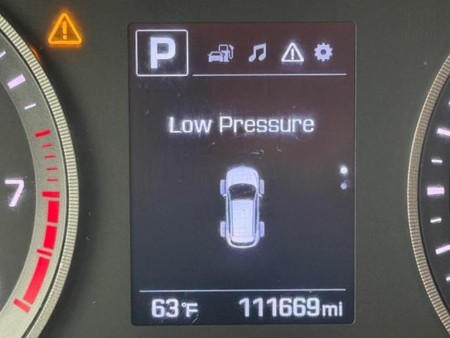 2017 SILVER Hyundai Tucson SE (KM8J33A48HU) with an 2.0L L4 DOHC 16V engine, 6-Speed Automatic transmission, located at 2715 W Pioneer Pkwy, Arlington, TX, 76013, (817) 265-9009, 32.710262, -97.153236 - Photo#1