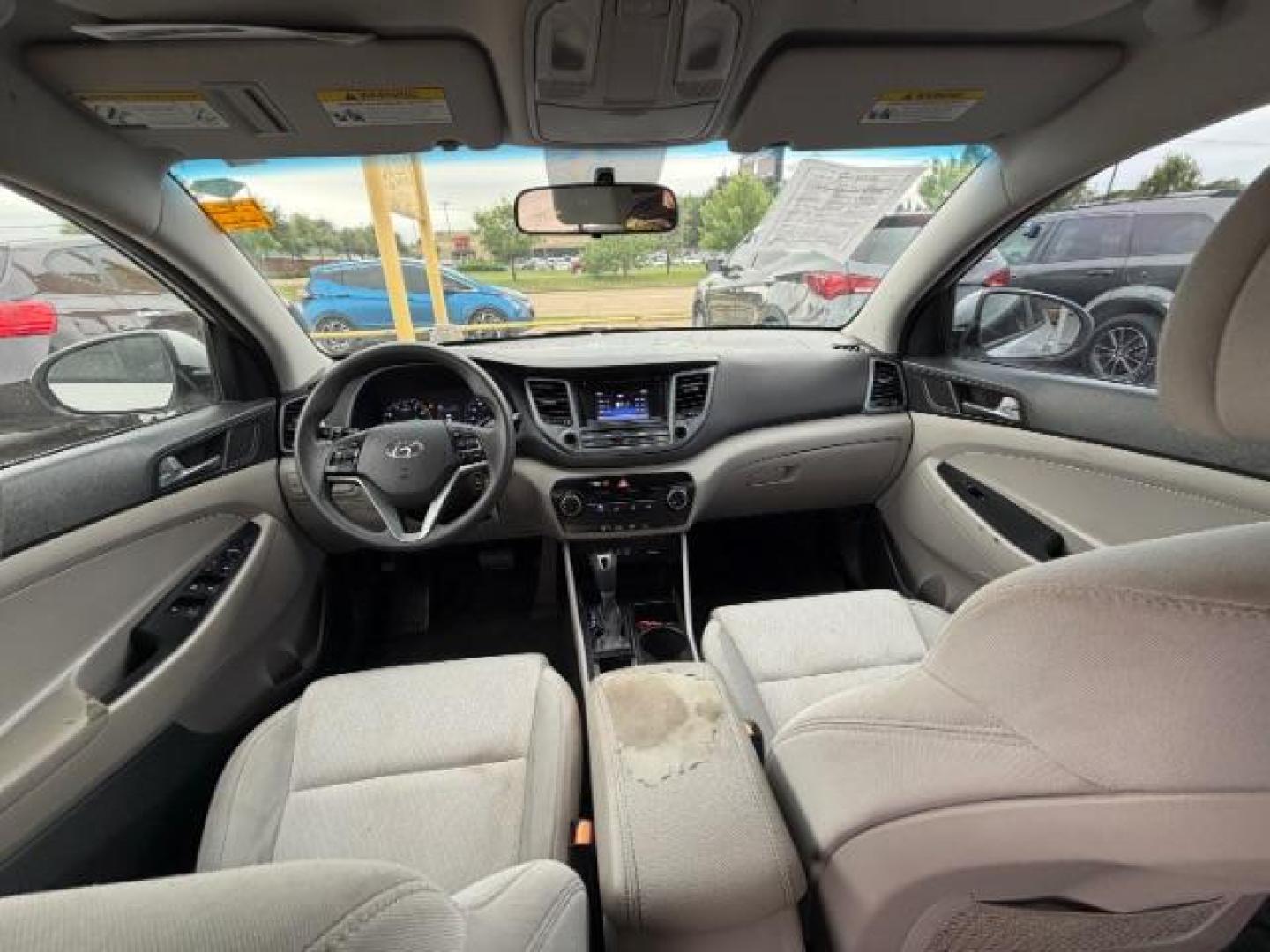 2017 SILVER Hyundai Tucson SE (KM8J33A48HU) with an 2.0L L4 DOHC 16V engine, 6-Speed Automatic transmission, located at 2715 W Pioneer Pkwy, Arlington, TX, 76013, (817) 265-9009, 32.710262, -97.153236 - Photo#12