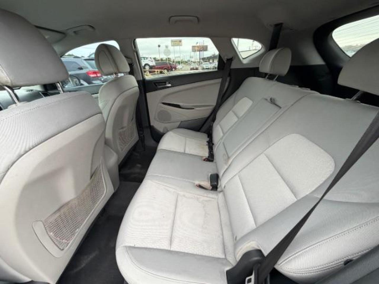 2017 SILVER Hyundai Tucson SE (KM8J33A48HU) with an 2.0L L4 DOHC 16V engine, 6-Speed Automatic transmission, located at 2715 W Pioneer Pkwy, Arlington, TX, 76013, (817) 265-9009, 32.710262, -97.153236 - Photo#13