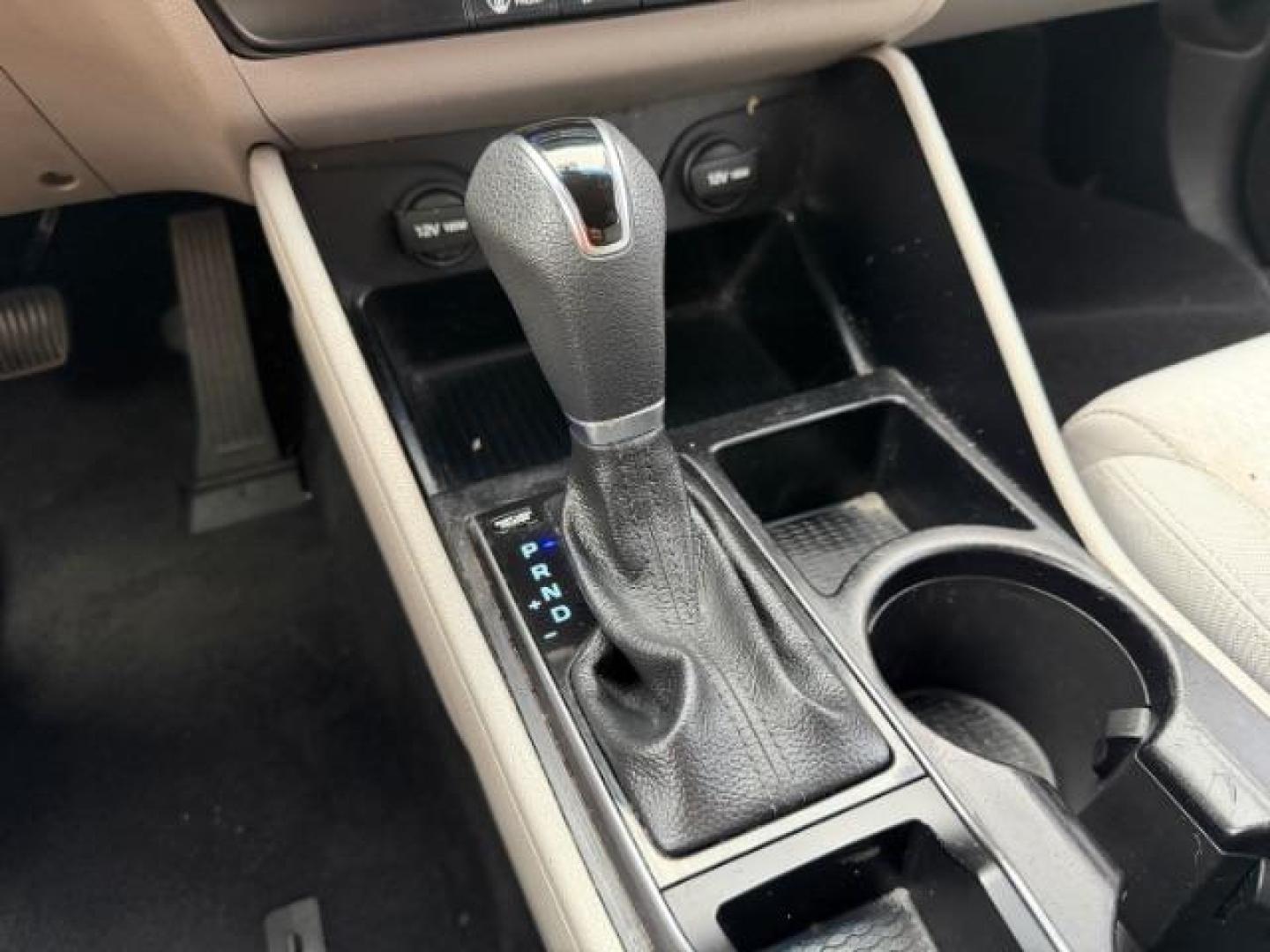 2017 SILVER Hyundai Tucson SE (KM8J33A48HU) with an 2.0L L4 DOHC 16V engine, 6-Speed Automatic transmission, located at 2715 W Pioneer Pkwy, Arlington, TX, 76013, (817) 265-9009, 32.710262, -97.153236 - Photo#16