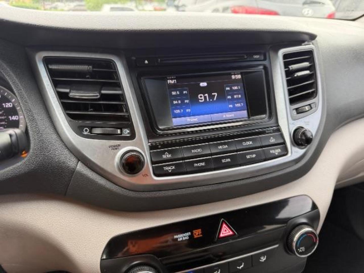 2017 SILVER Hyundai Tucson SE (KM8J33A48HU) with an 2.0L L4 DOHC 16V engine, 6-Speed Automatic transmission, located at 2715 W Pioneer Pkwy, Arlington, TX, 76013, (817) 265-9009, 32.710262, -97.153236 - Photo#17