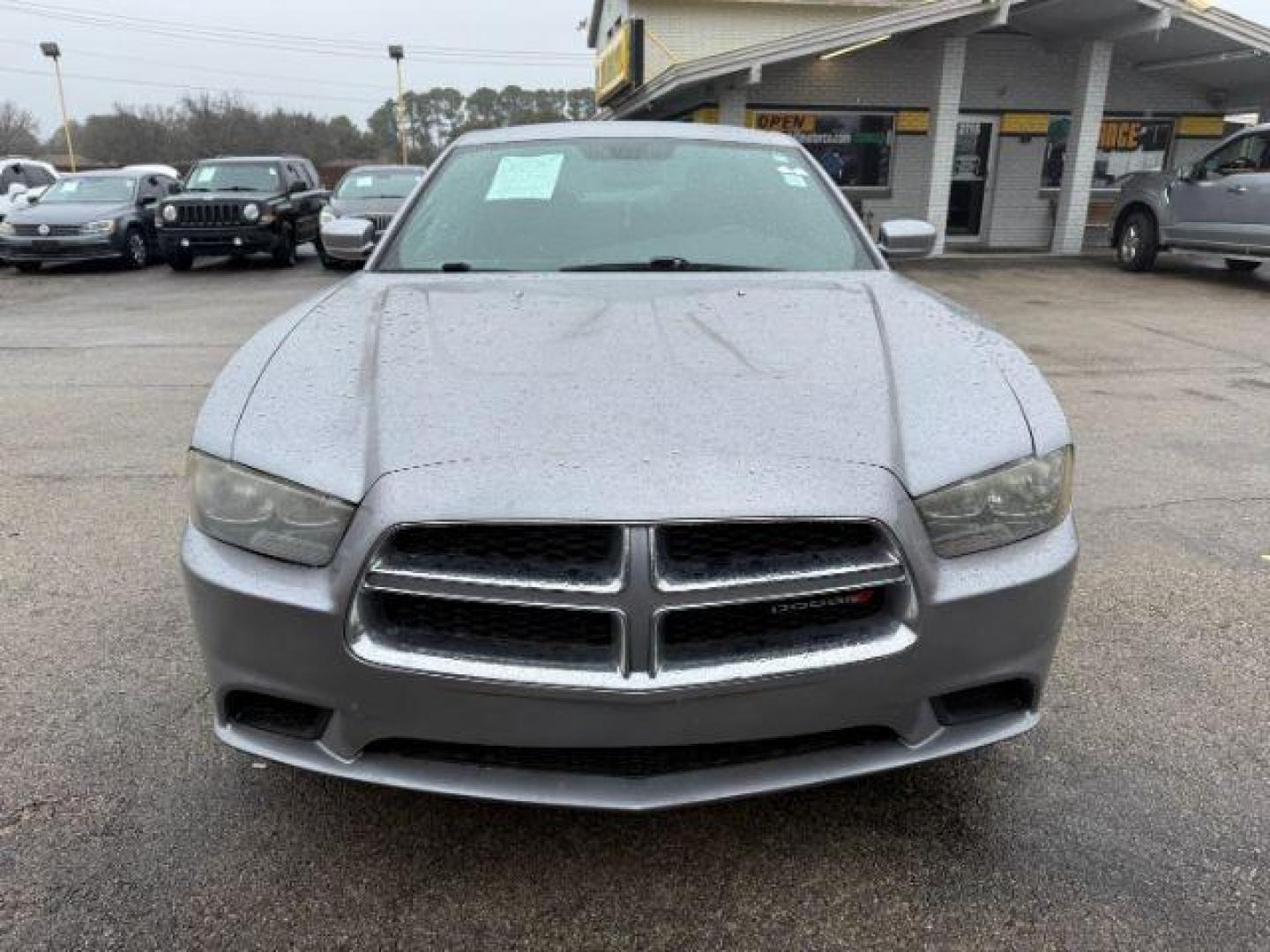 2014 SILVER Dodge Charger SE (2C3CDXBG5EH) with an 3.6L V6 DOHC 24V engine, 5-Speed Automatic transmission, located at 2715 W Pioneer Pkwy, Arlington, TX, 76013, (817) 265-9009, 32.710262, -97.153236 - Photo#4