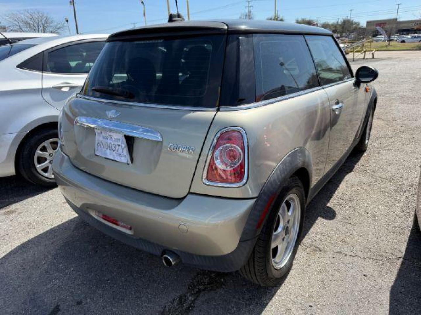 2011 GRAY Mini Cooper Base (WMWSU3C56BT) with an 1.6L L4 DOHC 16V TURBO engine, located at 2715 W Pioneer Pkwy, Arlington, TX, 76013, (817) 265-9009, 32.710262, -97.153236 - Photo#4