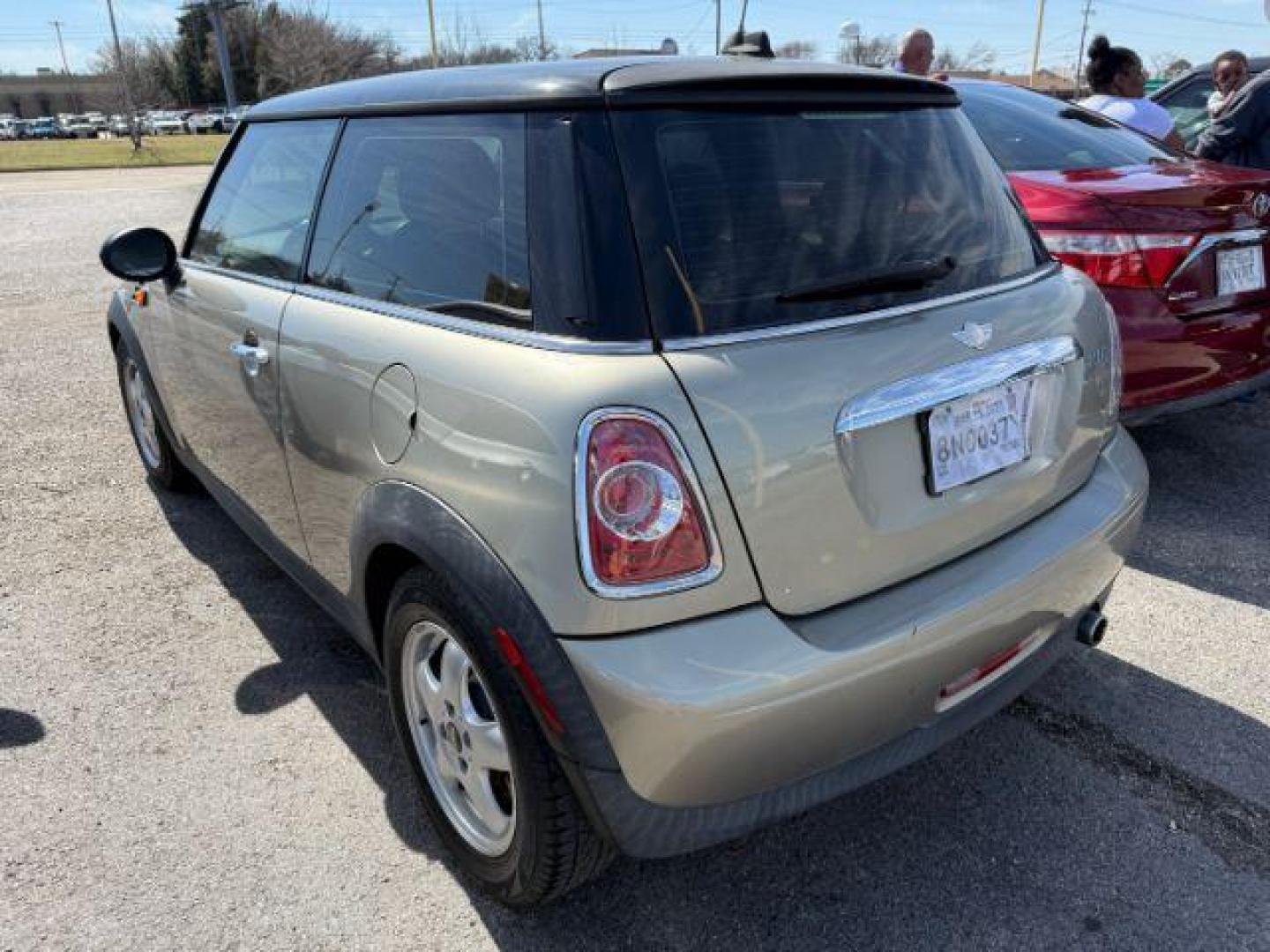 2011 GRAY Mini Cooper Base (WMWSU3C56BT) with an 1.6L L4 DOHC 16V TURBO engine, located at 2715 W Pioneer Pkwy, Arlington, TX, 76013, (817) 265-9009, 32.710262, -97.153236 - Photo#6