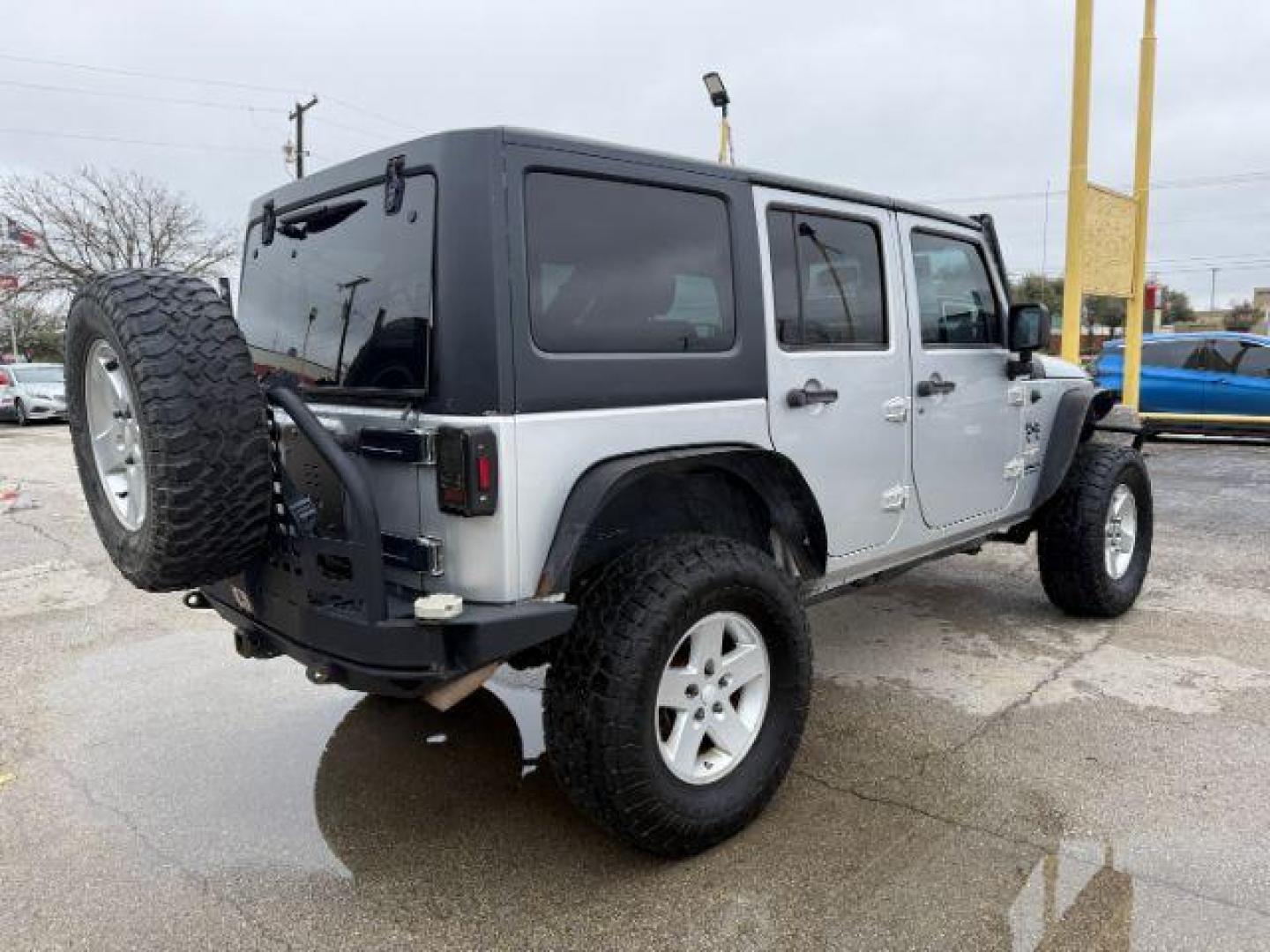 2012 SILVER Jeep Wrangler Unlimited Sahara 4WD (1C4BJWEG9CL) with an 3.6L V6 DOHC 24V FFV engine, located at 2715 W Pioneer Pkwy, Arlington, TX, 76013, (817) 265-9009, 32.710262, -97.153236 - Photo#7