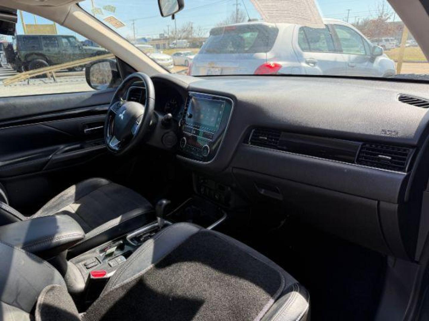 2019 Labrador Black Metal Mitsubishi Outlander SEL 2WD (JA4AD3A32KZ) with an 2.4L L4 DOHC 16V engine, Continuously Variabl transmission, located at 2715 W Pioneer Pkwy, Arlington, TX, 76013, (817) 265-9009, 32.710262, -97.153236 - Photo#15
