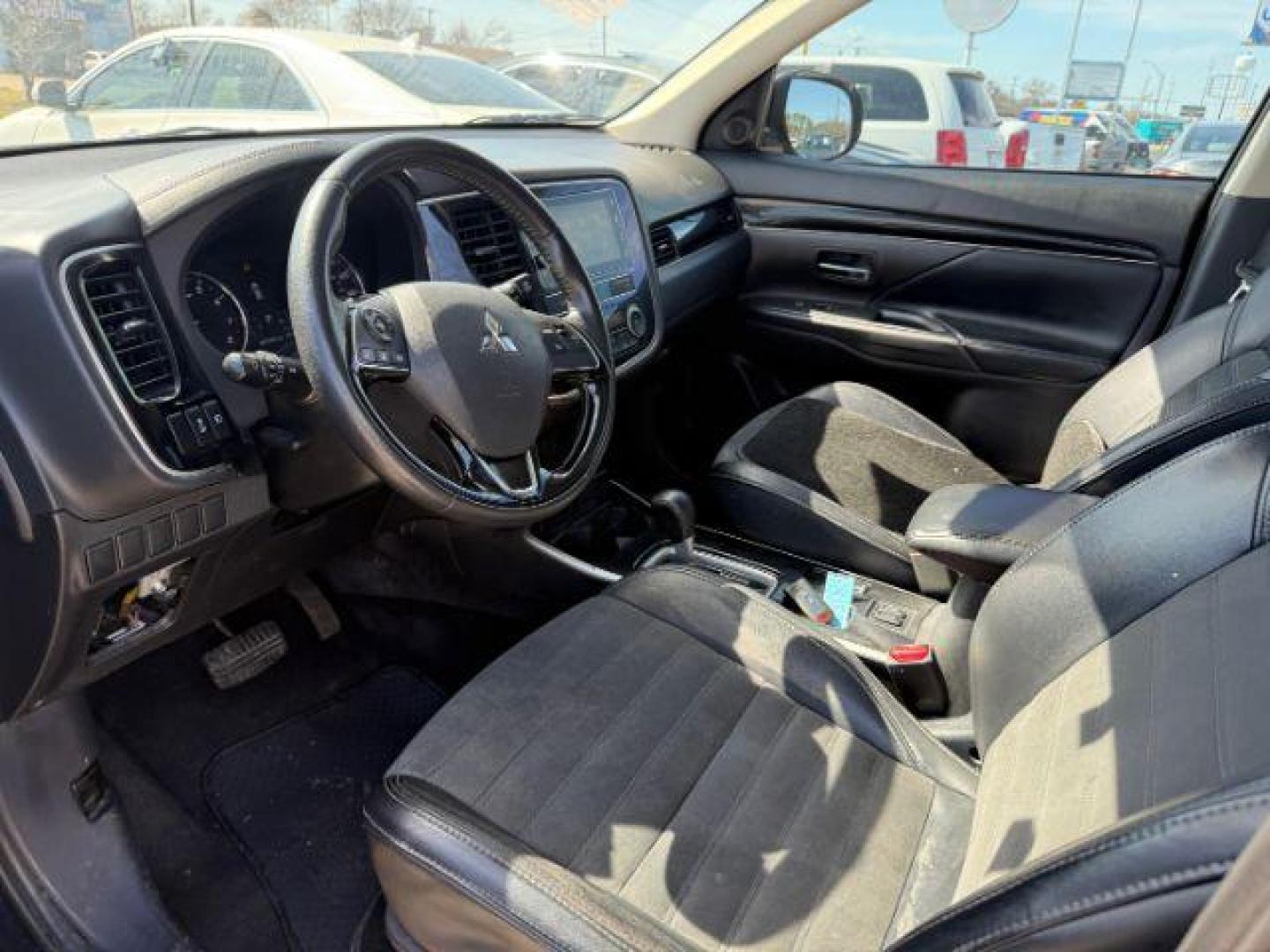 2019 Labrador Black Metal Mitsubishi Outlander SEL 2WD (JA4AD3A32KZ) with an 2.4L L4 DOHC 16V engine, Continuously Variabl transmission, located at 2715 W Pioneer Pkwy, Arlington, TX, 76013, (817) 265-9009, 32.710262, -97.153236 - Photo#16