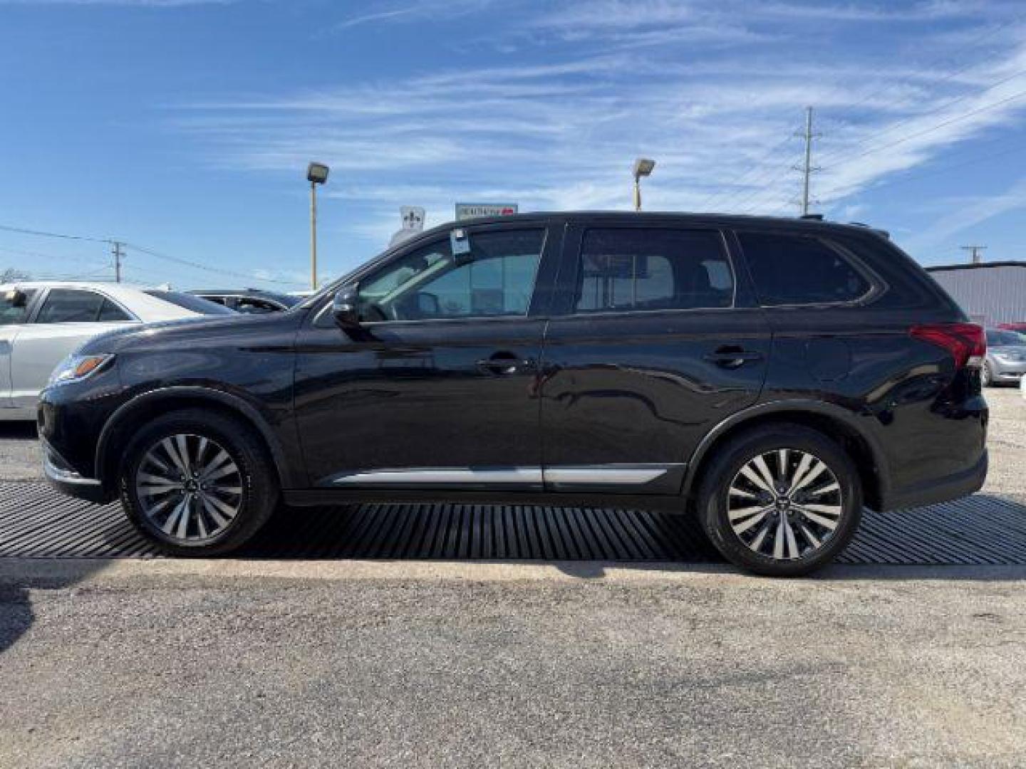 2019 Labrador Black Metal Mitsubishi Outlander SEL 2WD (JA4AD3A32KZ) with an 2.4L L4 DOHC 16V engine, Continuously Variabl transmission, located at 2715 W Pioneer Pkwy, Arlington, TX, 76013, (817) 265-9009, 32.710262, -97.153236 - Photo#2
