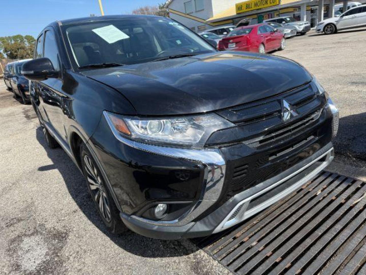 2019 Labrador Black Metal Mitsubishi Outlander SEL 2WD (JA4AD3A32KZ) with an 2.4L L4 DOHC 16V engine, Continuously Variabl transmission, located at 2715 W Pioneer Pkwy, Arlington, TX, 76013, (817) 265-9009, 32.710262, -97.153236 - Photo#5