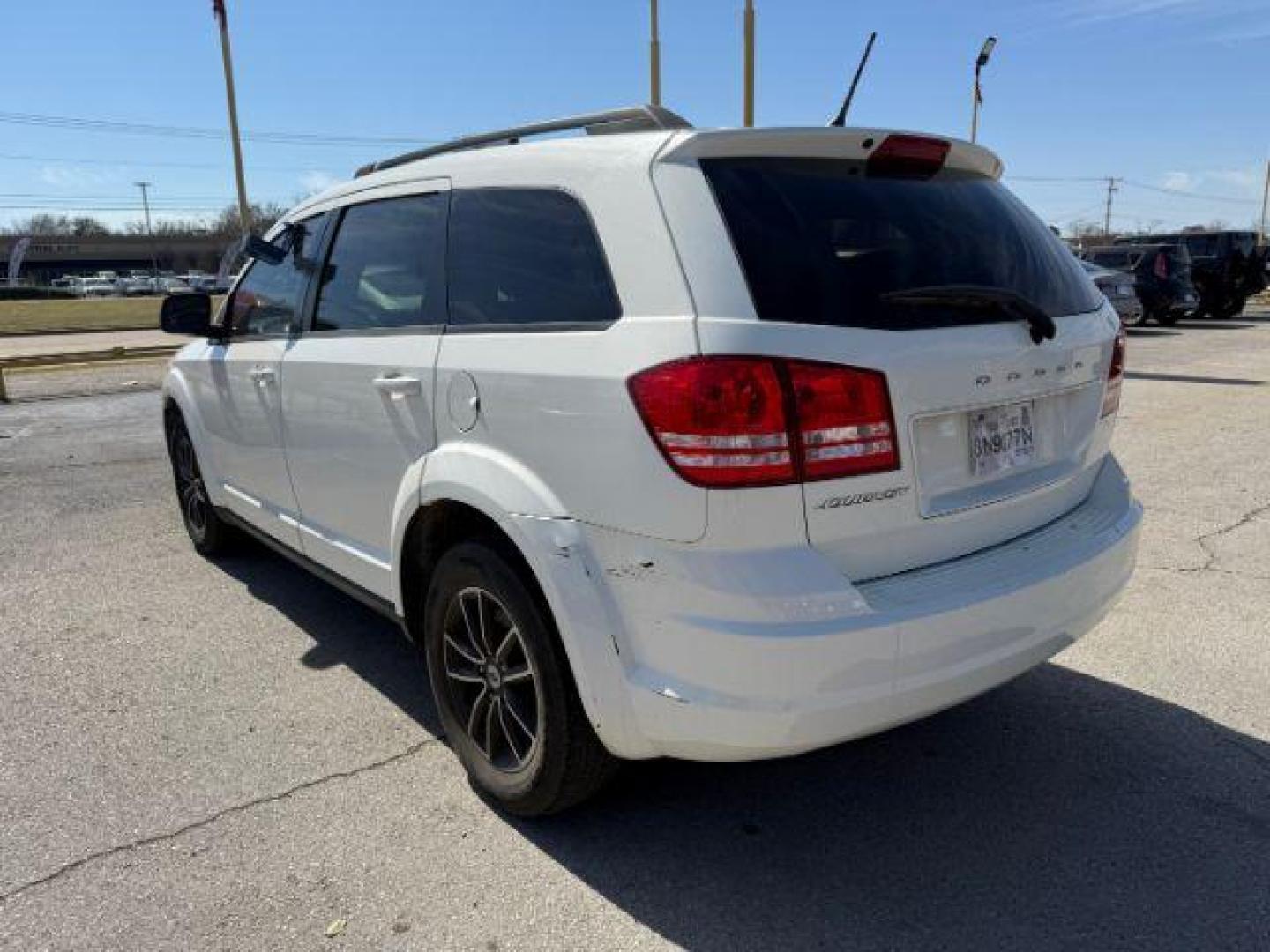 2018 WHITE Dodge Journey SE (3C4PDCAB2JT) with an 2.4L L4 DOHC 16V engine, 4-Speed Automatic transmission, located at 2715 W Pioneer Pkwy, Arlington, TX, 76013, (817) 265-9009, 32.710262, -97.153236 - Photo#9