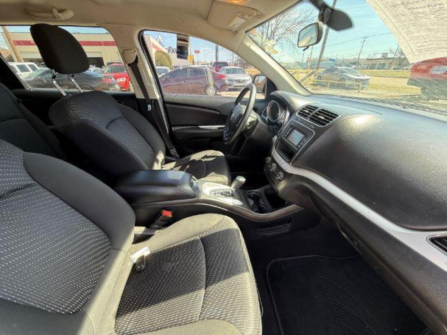 2018 WHITE Dodge Journey SE (3C4PDCAB2JT) with an 2.4L L4 DOHC 16V engine, 4-Speed Automatic transmission, located at 2715 W Pioneer Pkwy, Arlington, TX, 76013, (817) 265-9009, 32.710262, -97.153236 - Photo#11