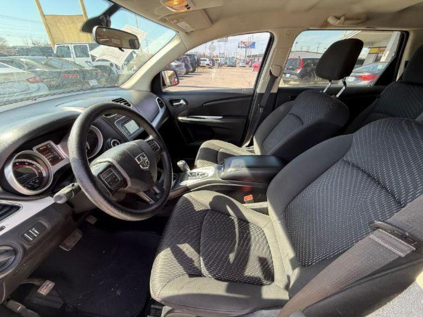 2018 WHITE Dodge Journey SE (3C4PDCAB2JT) with an 2.4L L4 DOHC 16V engine, 4-Speed Automatic transmission, located at 2715 W Pioneer Pkwy, Arlington, TX, 76013, (817) 265-9009, 32.710262, -97.153236 - Photo#15
