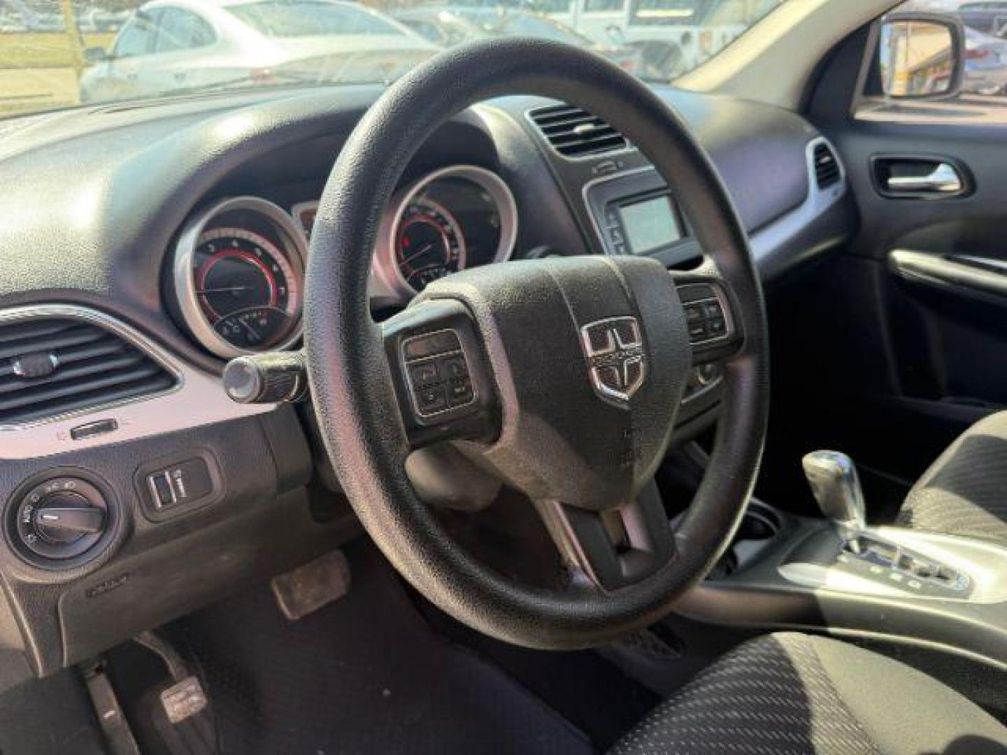 2018 WHITE Dodge Journey SE (3C4PDCAB2JT) with an 2.4L L4 DOHC 16V engine, 4-Speed Automatic transmission, located at 2715 W Pioneer Pkwy, Arlington, TX, 76013, (817) 265-9009, 32.710262, -97.153236 - Photo#16