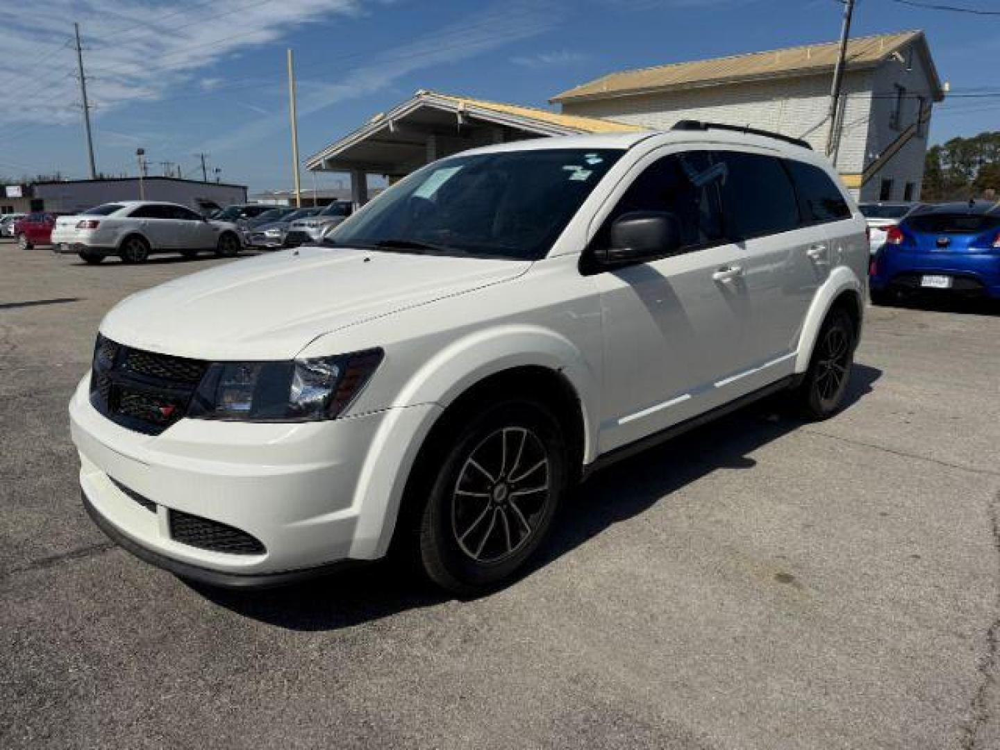 2018 WHITE Dodge Journey SE (3C4PDCAB2JT) with an 2.4L L4 DOHC 16V engine, 4-Speed Automatic transmission, located at 2715 W Pioneer Pkwy, Arlington, TX, 76013, (817) 265-9009, 32.710262, -97.153236 - Photo#3