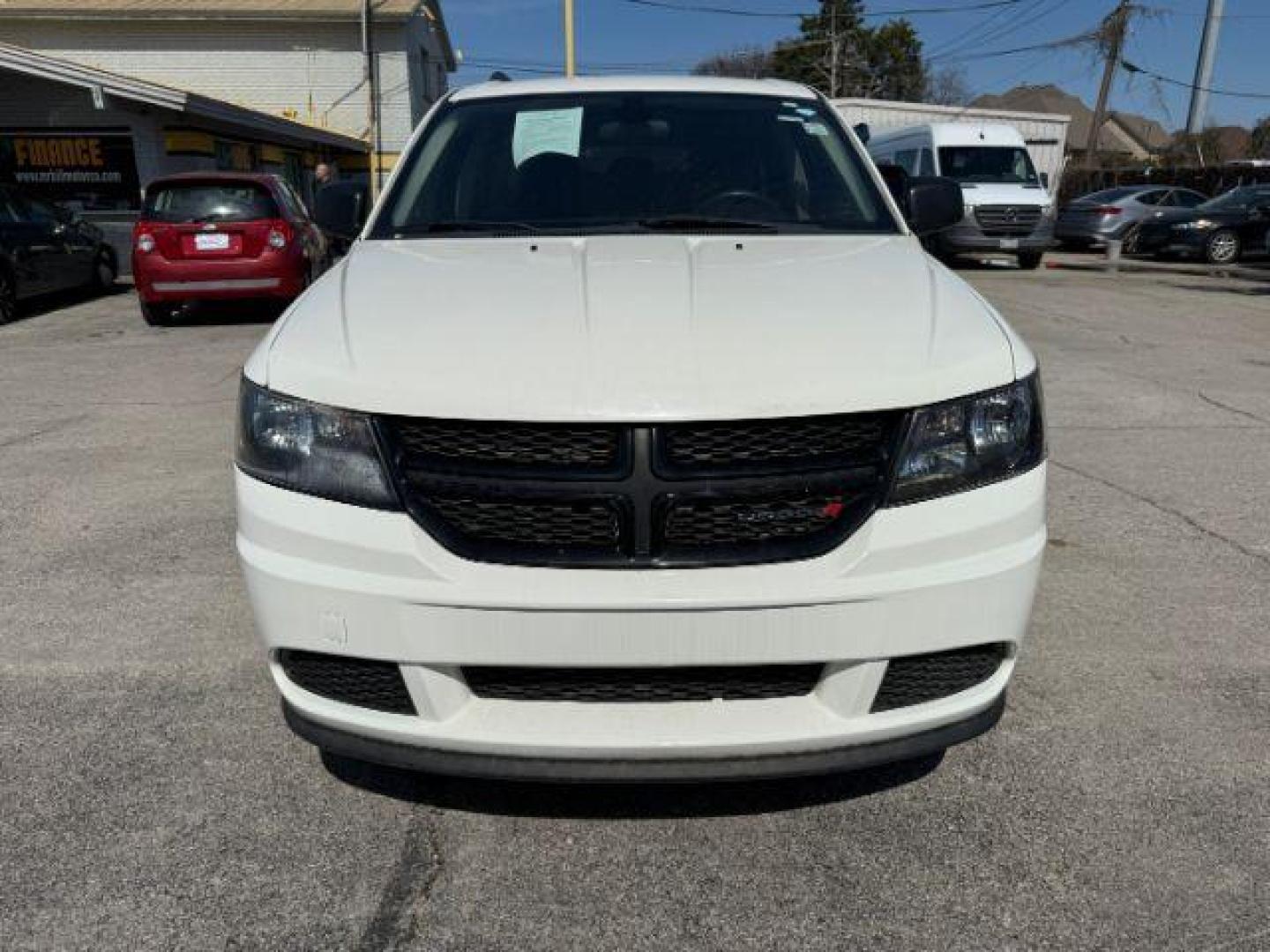 2018 WHITE Dodge Journey SE (3C4PDCAB2JT) with an 2.4L L4 DOHC 16V engine, 4-Speed Automatic transmission, located at 2715 W Pioneer Pkwy, Arlington, TX, 76013, (817) 265-9009, 32.710262, -97.153236 - Photo#4
