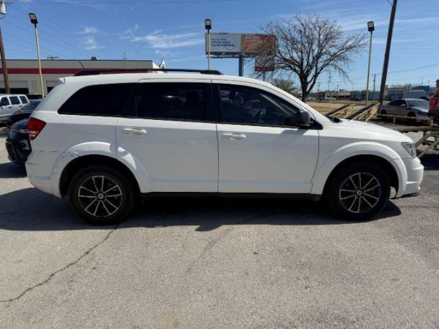 2018 WHITE Dodge Journey SE (3C4PDCAB2JT) with an 2.4L L4 DOHC 16V engine, 4-Speed Automatic transmission, located at 2715 W Pioneer Pkwy, Arlington, TX, 76013, (817) 265-9009, 32.710262, -97.153236 - Photo#6