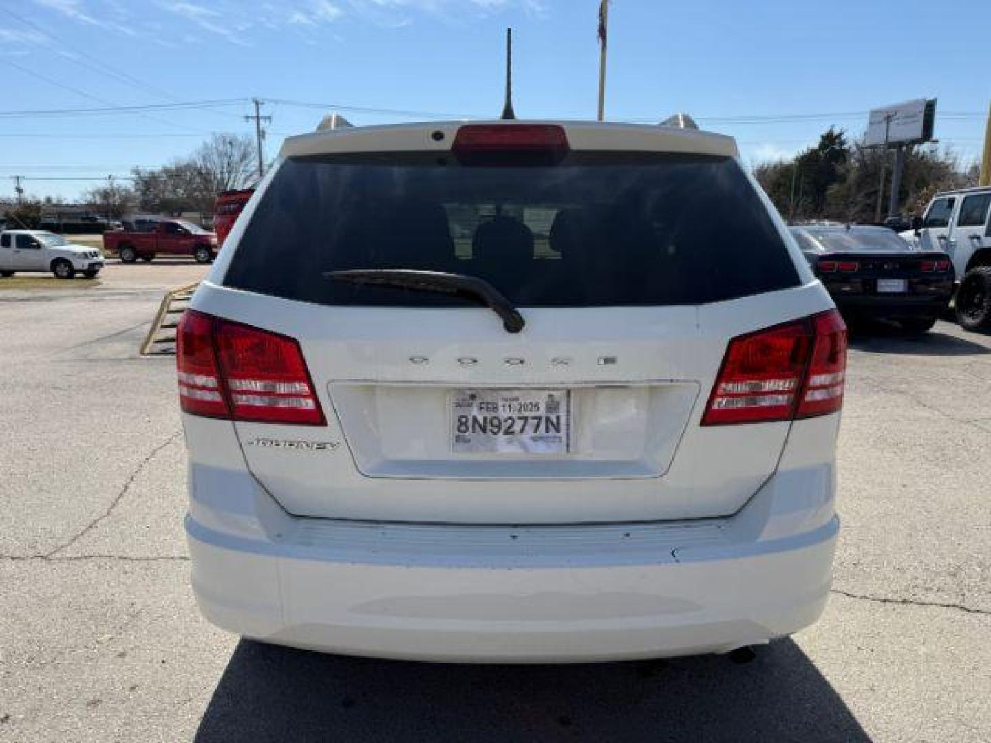 2018 WHITE Dodge Journey SE (3C4PDCAB2JT) with an 2.4L L4 DOHC 16V engine, 4-Speed Automatic transmission, located at 2715 W Pioneer Pkwy, Arlington, TX, 76013, (817) 265-9009, 32.710262, -97.153236 - Photo#8
