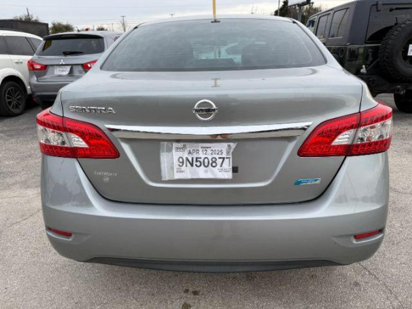 2014 SILVER Nissan Sentra S CVT (3N1AB7AP3EY) with an 1.8L L4 SFI DOHC 16 engine, Continuously Variabl transmission, located at 2715 W Pioneer Pkwy, Arlington, TX, 76013, (817) 265-9009, 32.710262, -97.153236 - Photo#7