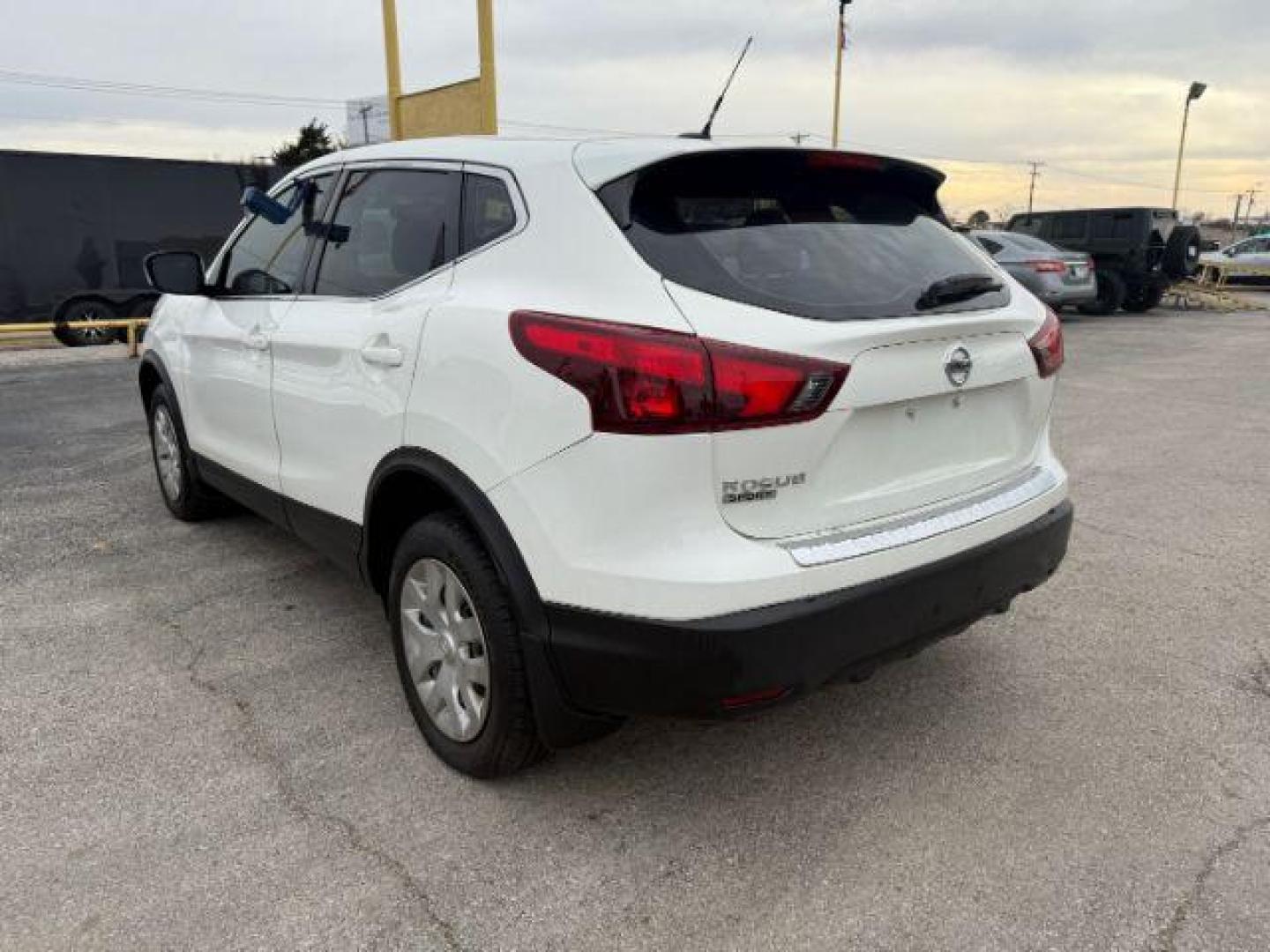 2019 WHITE Nissan Rogue Sport S (JN1BJ1CP4KW) with an 2.0L L4 DOHC 16V engine, Continuously Variable Transmission transmission, located at 2715 W Pioneer Pkwy, Arlington, TX, 76013, (817) 265-9009, 32.710262, -97.153236 - Photo#9