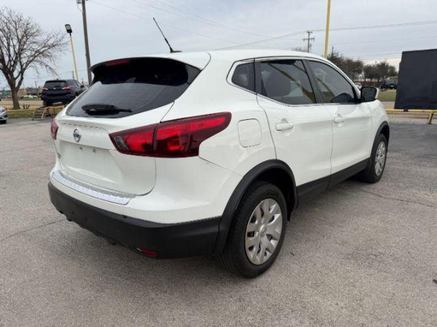 2019 WHITE Nissan Rogue Sport S (JN1BJ1CP4KW) with an 2.0L L4 DOHC 16V engine, Continuously Variable Transmission transmission, located at 2715 W Pioneer Pkwy, Arlington, TX, 76013, (817) 265-9009, 32.710262, -97.153236 - Photo#7