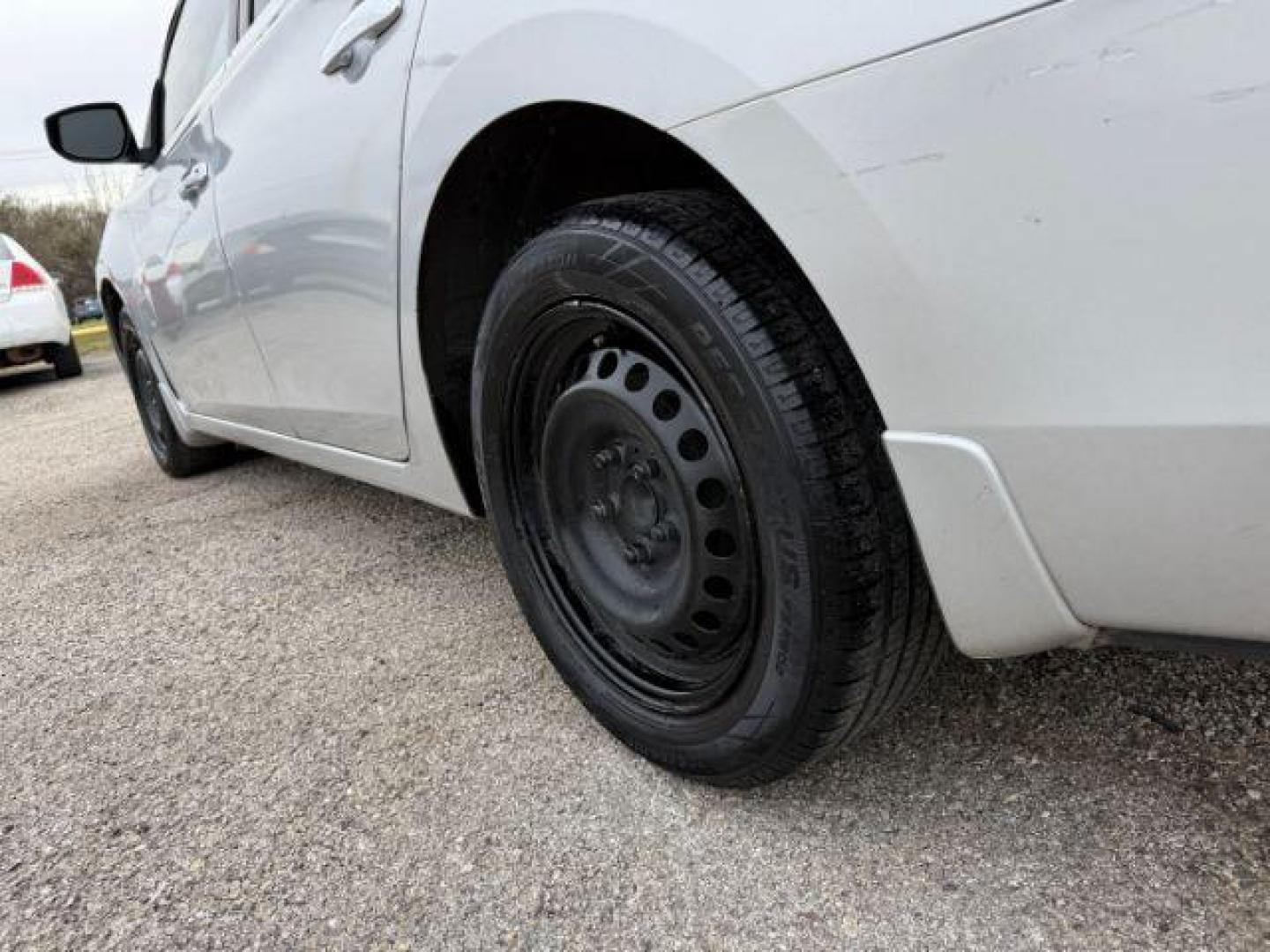 2013 SILVER Nissan Sentra SL (1N4AB7AP8DN) with an 1.8L L4 SFI DOHC 16 engine, Continuously Variabl transmission, located at 2715 W Pioneer Pkwy, Arlington, TX, 76013, (817) 265-9009, 32.710262, -97.153236 - Photo#8