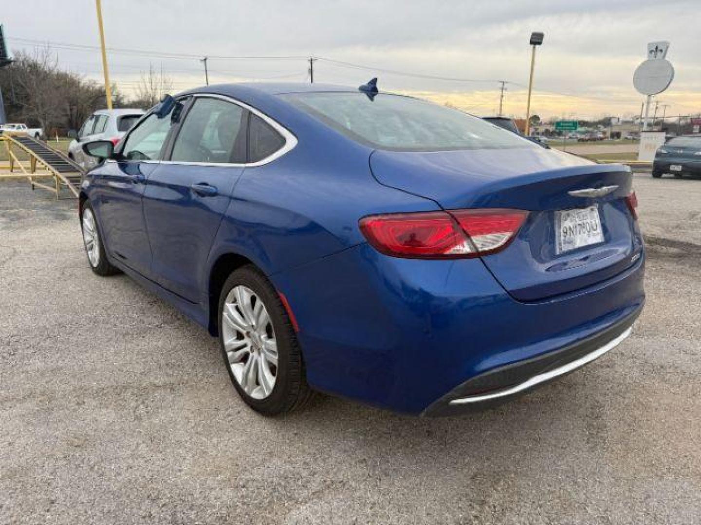 2016 BLUE Chrysler 200 Limited (1C3CCCAB8GN) with an Pentastar 3.6L V-6 DOHC engine, located at 2715 W Pioneer Pkwy, Arlington, TX, 76013, (817) 265-9009, 32.710262, -97.153236 - Photo#9