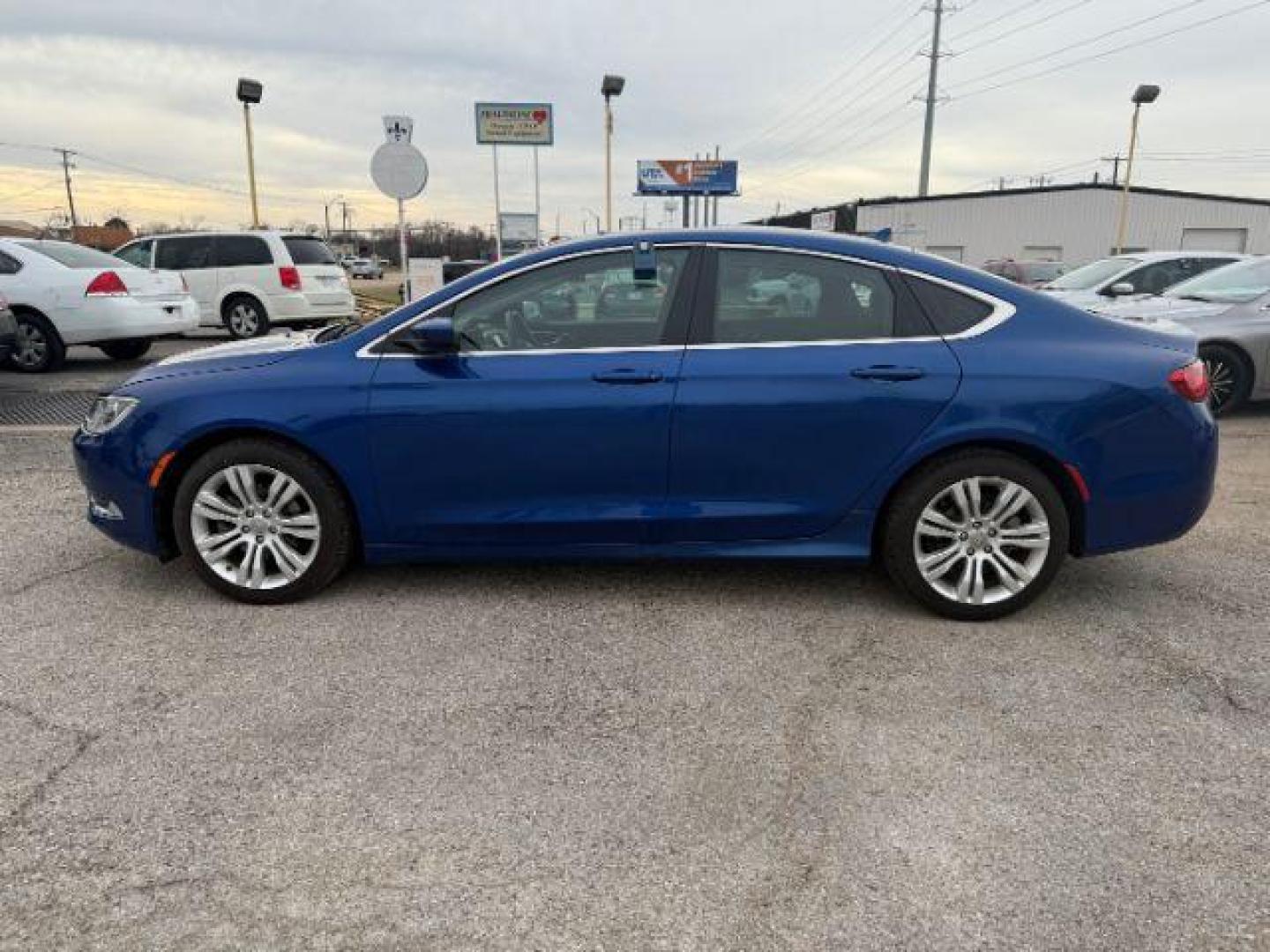 2016 BLUE Chrysler 200 Limited (1C3CCCAB8GN) with an Pentastar 3.6L V-6 DOHC engine, located at 2715 W Pioneer Pkwy, Arlington, TX, 76013, (817) 265-9009, 32.710262, -97.153236 - Photo#2