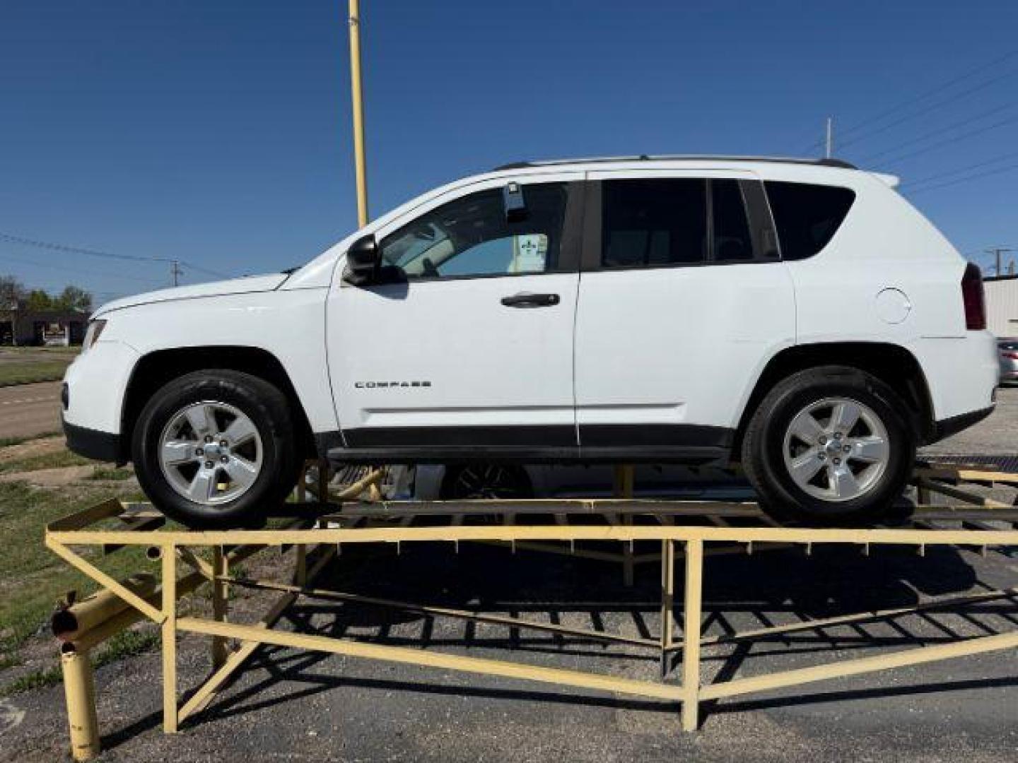 2016 WHITE Jeep Compass Sport (1C4NJCBA4GD) with an 2.4L I-4 DOHC engine, located at 2715 W Pioneer Pkwy, Arlington, TX, 76013, (817) 265-9009, 32.710262, -97.153236 - Photo#2