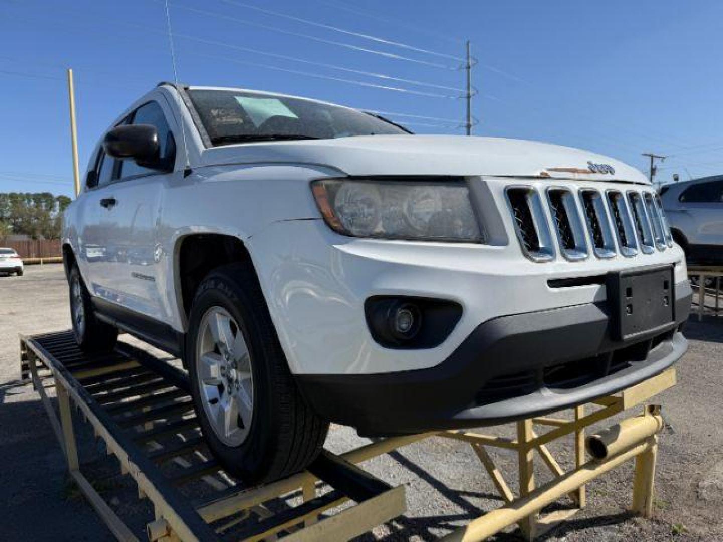 2016 WHITE Jeep Compass Sport (1C4NJCBA4GD) with an 2.4L I-4 DOHC engine, located at 2715 W Pioneer Pkwy, Arlington, TX, 76013, (817) 265-9009, 32.710262, -97.153236 - Photo#5