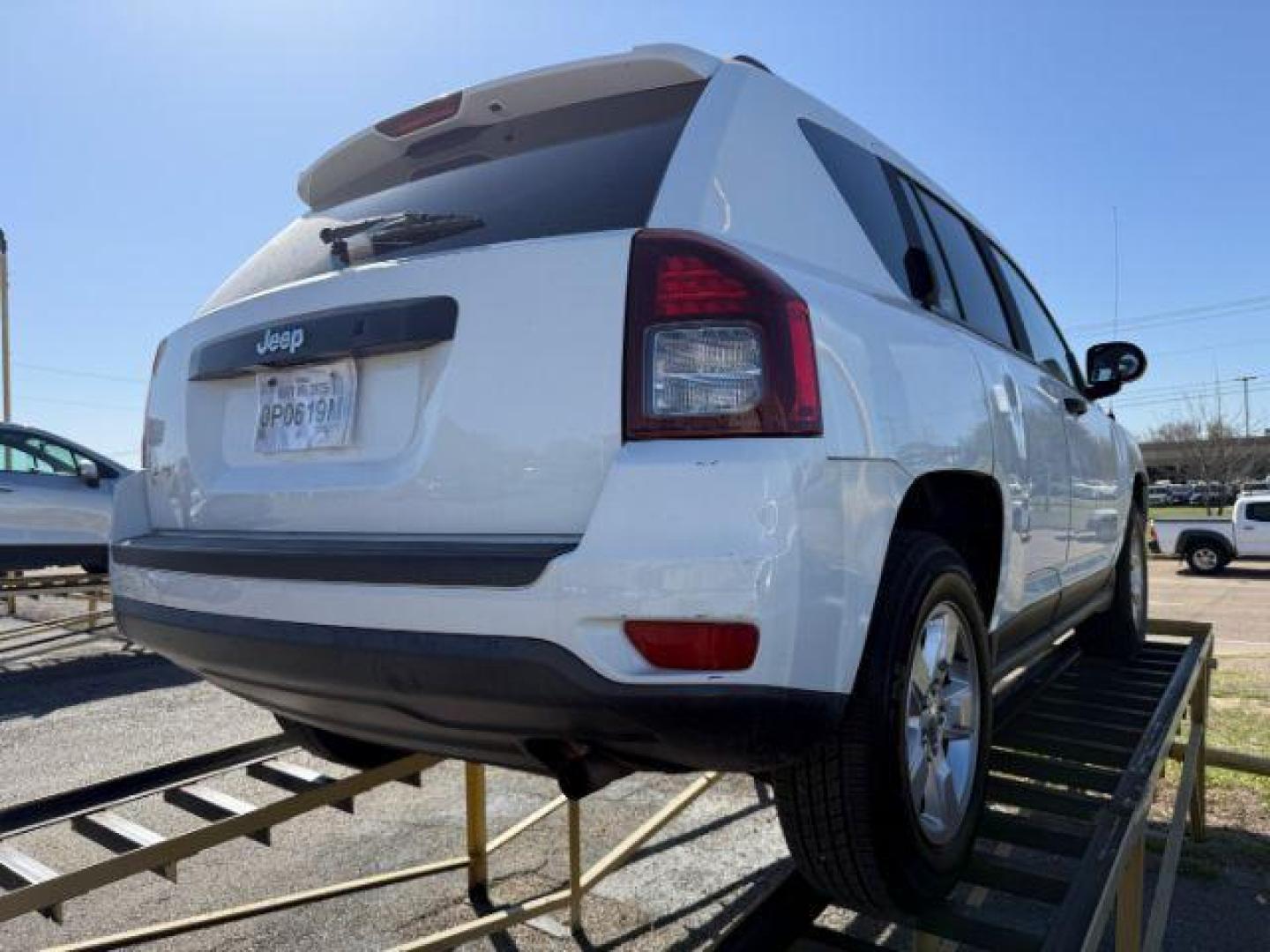 2016 WHITE Jeep Compass Sport (1C4NJCBA4GD) with an 2.4L I-4 DOHC engine, located at 2715 W Pioneer Pkwy, Arlington, TX, 76013, (817) 265-9009, 32.710262, -97.153236 - Photo#6