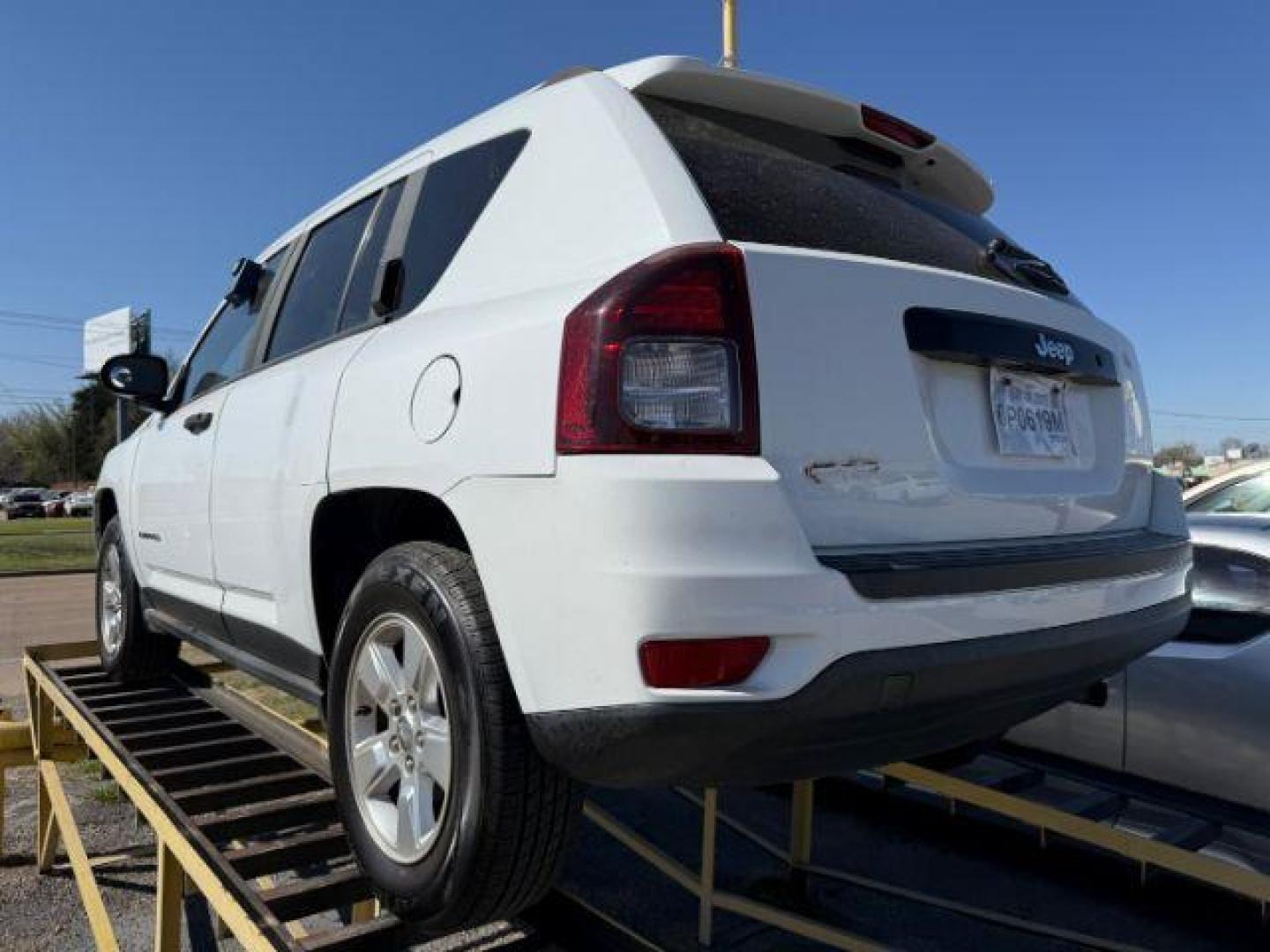 2016 WHITE Jeep Compass Sport (1C4NJCBA4GD) with an 2.4L I-4 DOHC engine, located at 2715 W Pioneer Pkwy, Arlington, TX, 76013, (817) 265-9009, 32.710262, -97.153236 - Photo#8
