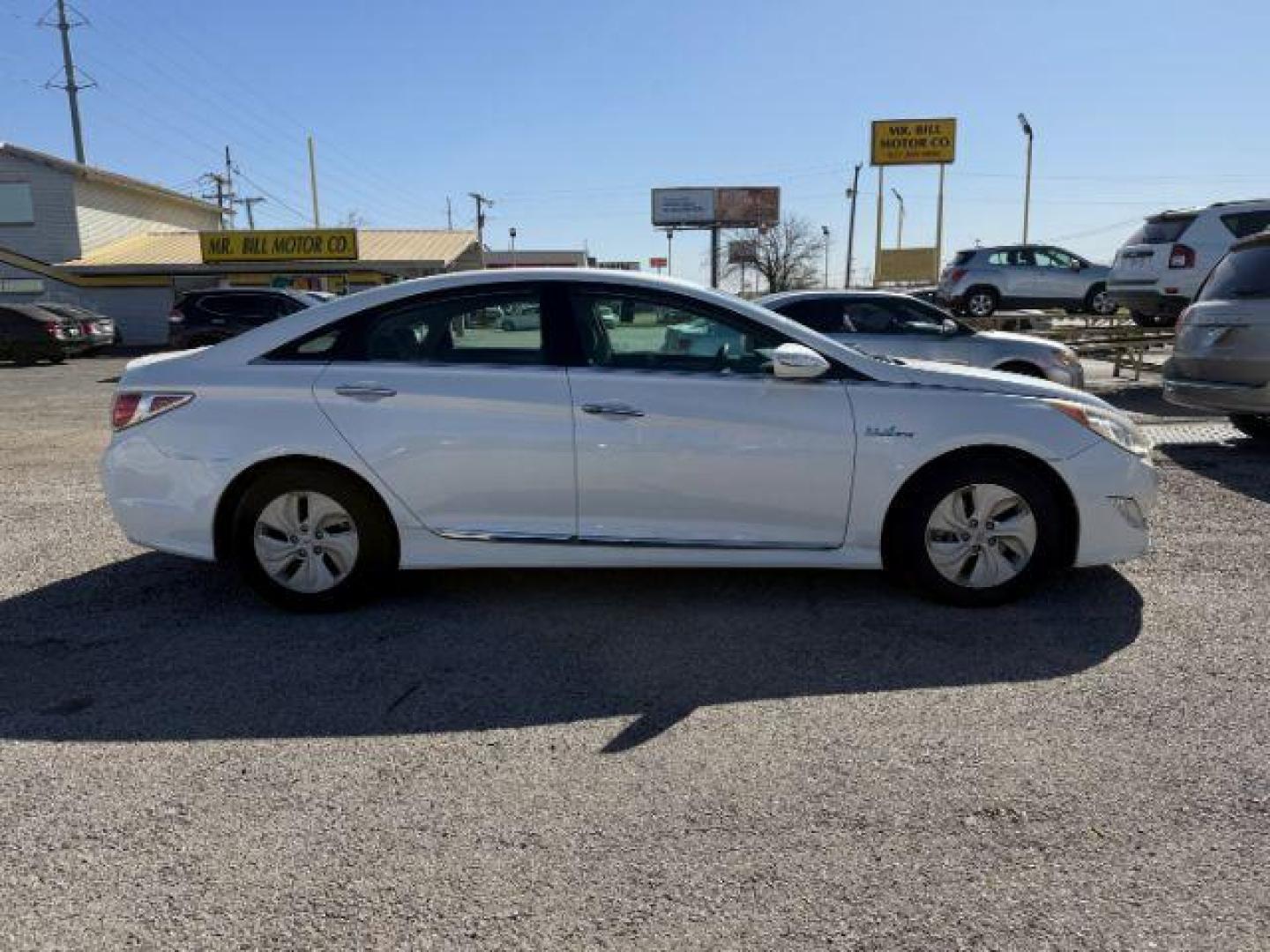 2014 WHITE Hyundai Sonata Hybrid . (KMHEC4A48EA) , located at 2715 W Pioneer Pkwy, Arlington, TX, 76013, (817) 265-9009, 32.710262, -97.153236 - Photo#6