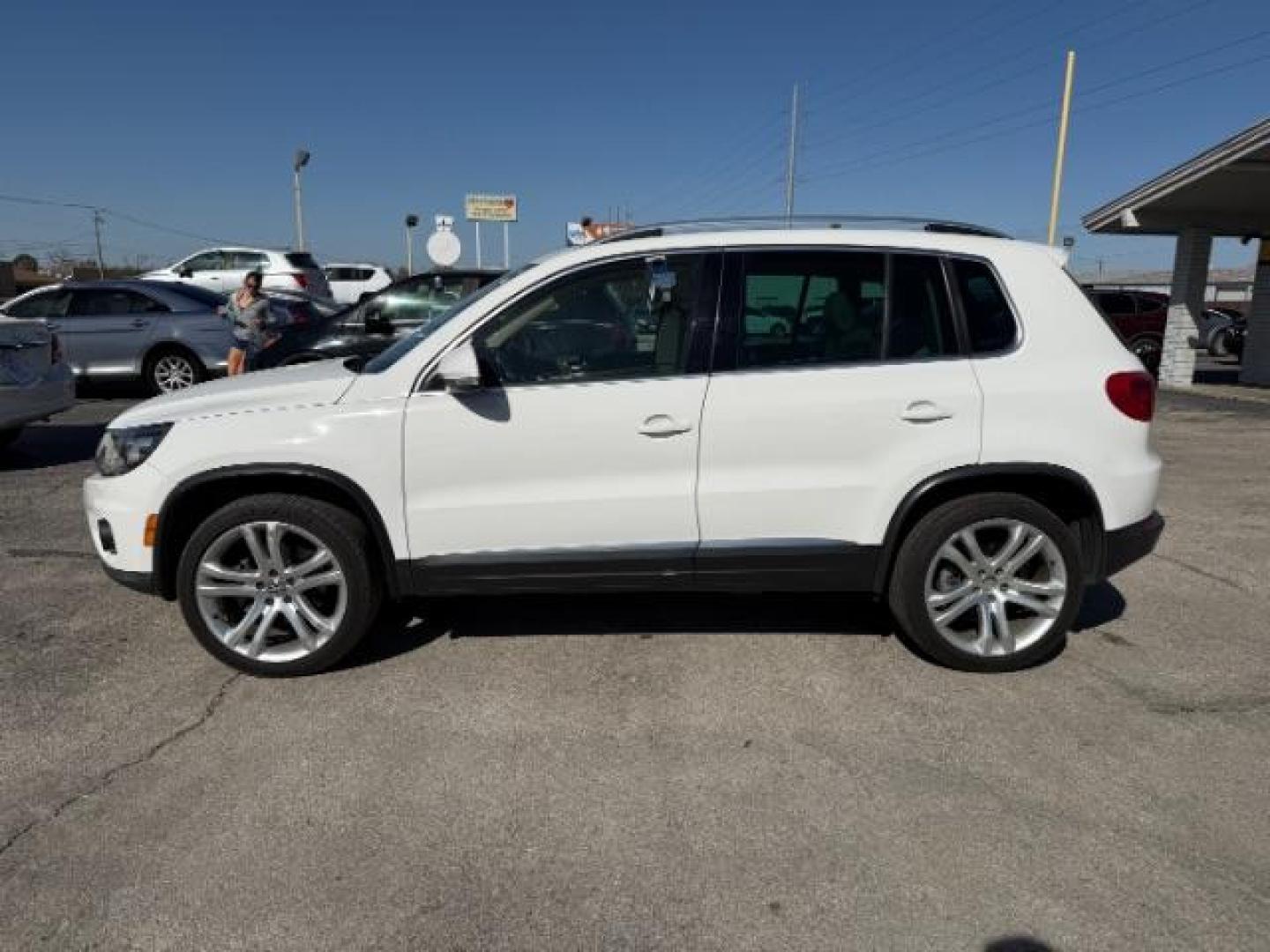 2012 WHITE Volkswagen Tiguan SEL (WVGAV7AX5CW) with an 2L I-4 gasoline dire engine, located at 2715 W Pioneer Pkwy, Arlington, TX, 76013, (817) 265-9009, 32.710262, -97.153236 - Photo#1