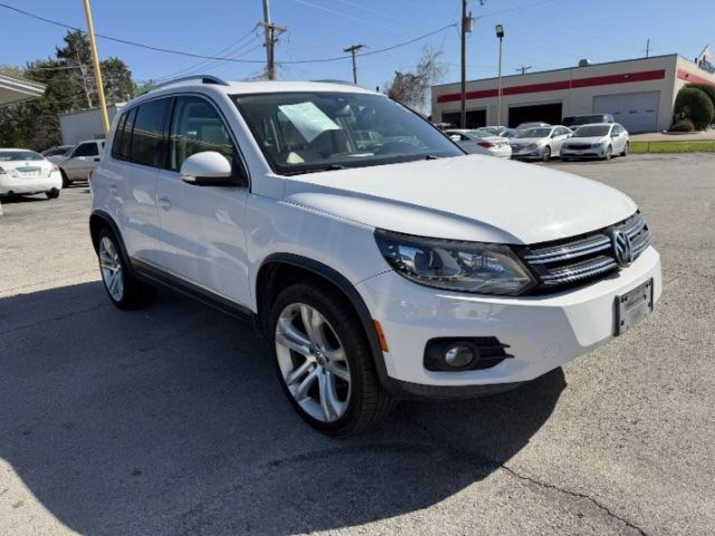2012 WHITE Volkswagen Tiguan SEL (WVGAV7AX5CW) with an 2L I-4 gasoline dire engine, located at 2715 W Pioneer Pkwy, Arlington, TX, 76013, (817) 265-9009, 32.710262, -97.153236 - Photo#4