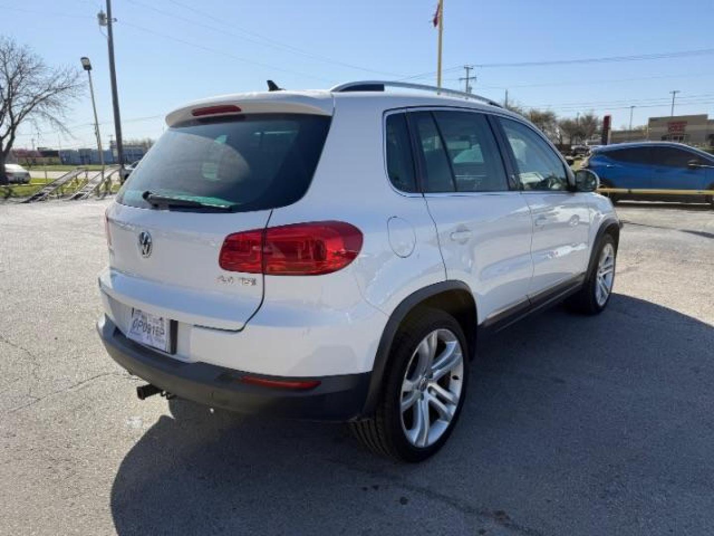 2012 WHITE Volkswagen Tiguan SEL (WVGAV7AX5CW) with an 2L I-4 gasoline dire engine, located at 2715 W Pioneer Pkwy, Arlington, TX, 76013, (817) 265-9009, 32.710262, -97.153236 - Photo#6