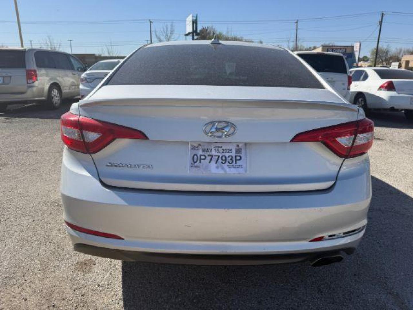 2017 SILVER Hyundai Sonata SE (5NPE24AF5HH) with an 2.4L L4 DOHC 16V engine, 7-Speed Automatic transmission, located at 2715 W Pioneer Pkwy, Arlington, TX, 76013, (817) 265-9009, 32.710262, -97.153236 - Photo#8