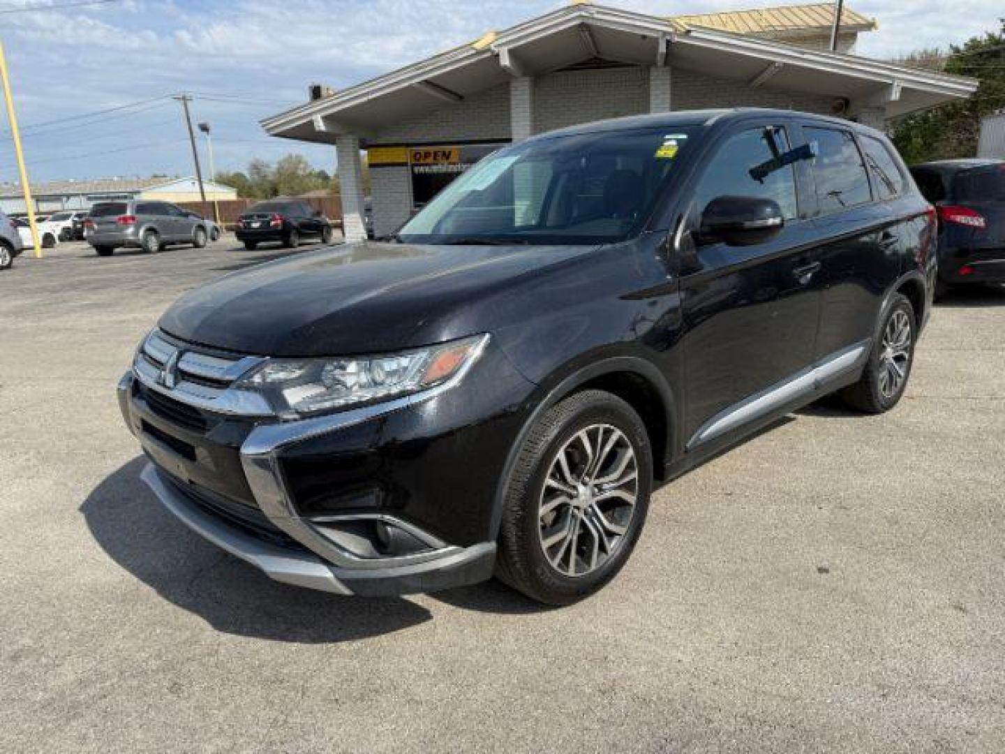 2016 BLACK Mitsubishi Outlander SE 2WD (JA4AD3A32GZ) with an 2.4L L4 DOHC 16V engine, Continuously Variabl transmission, located at 2715 W Pioneer Pkwy, Arlington, TX, 76013, (817) 265-9009, 32.710262, -97.153236 - Photo#2